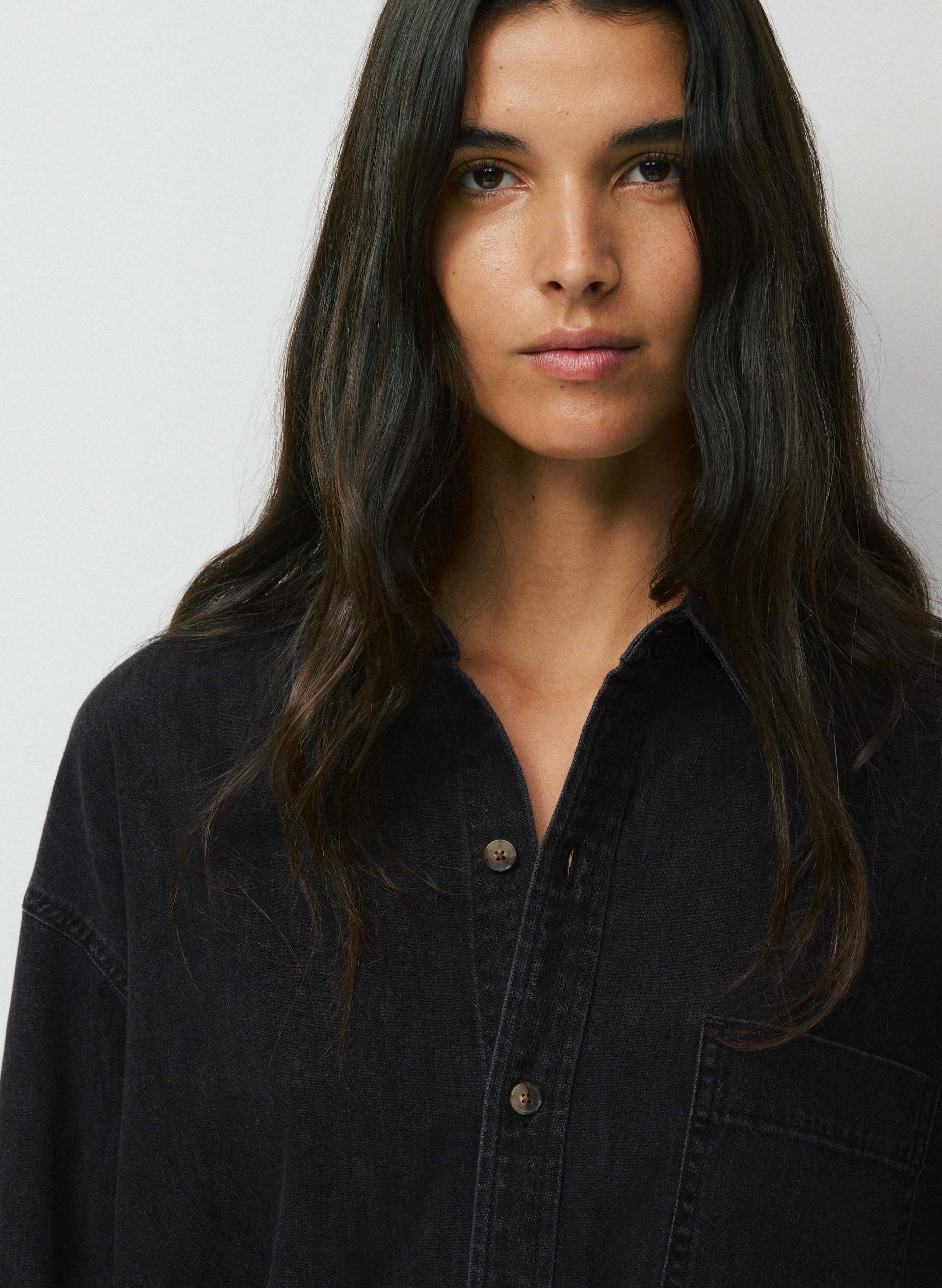 THE '80S COMFY DENIM SHIRT | Aritzia
