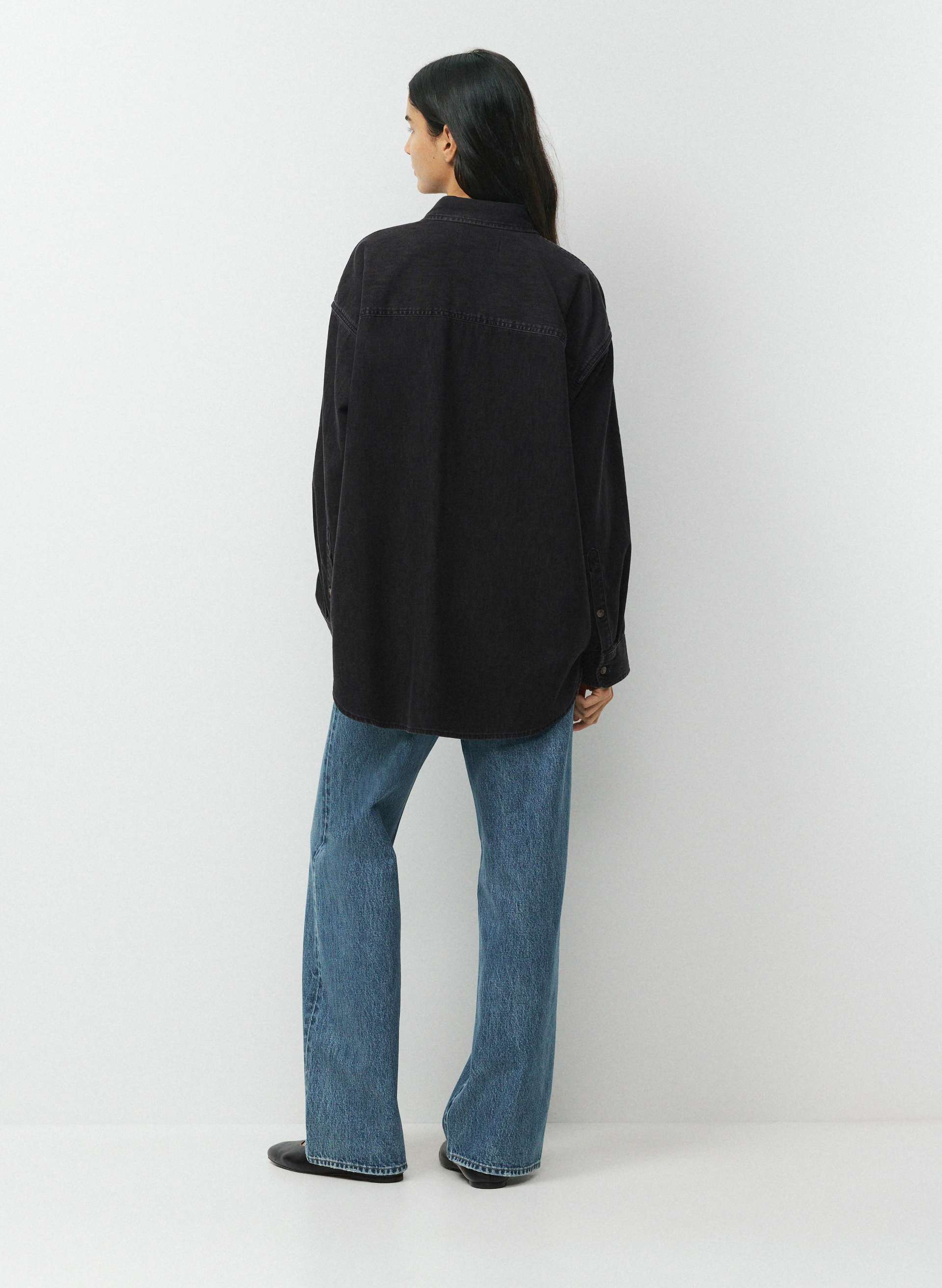 THE '80S COMFY DENIM SHIRT | Aritzia