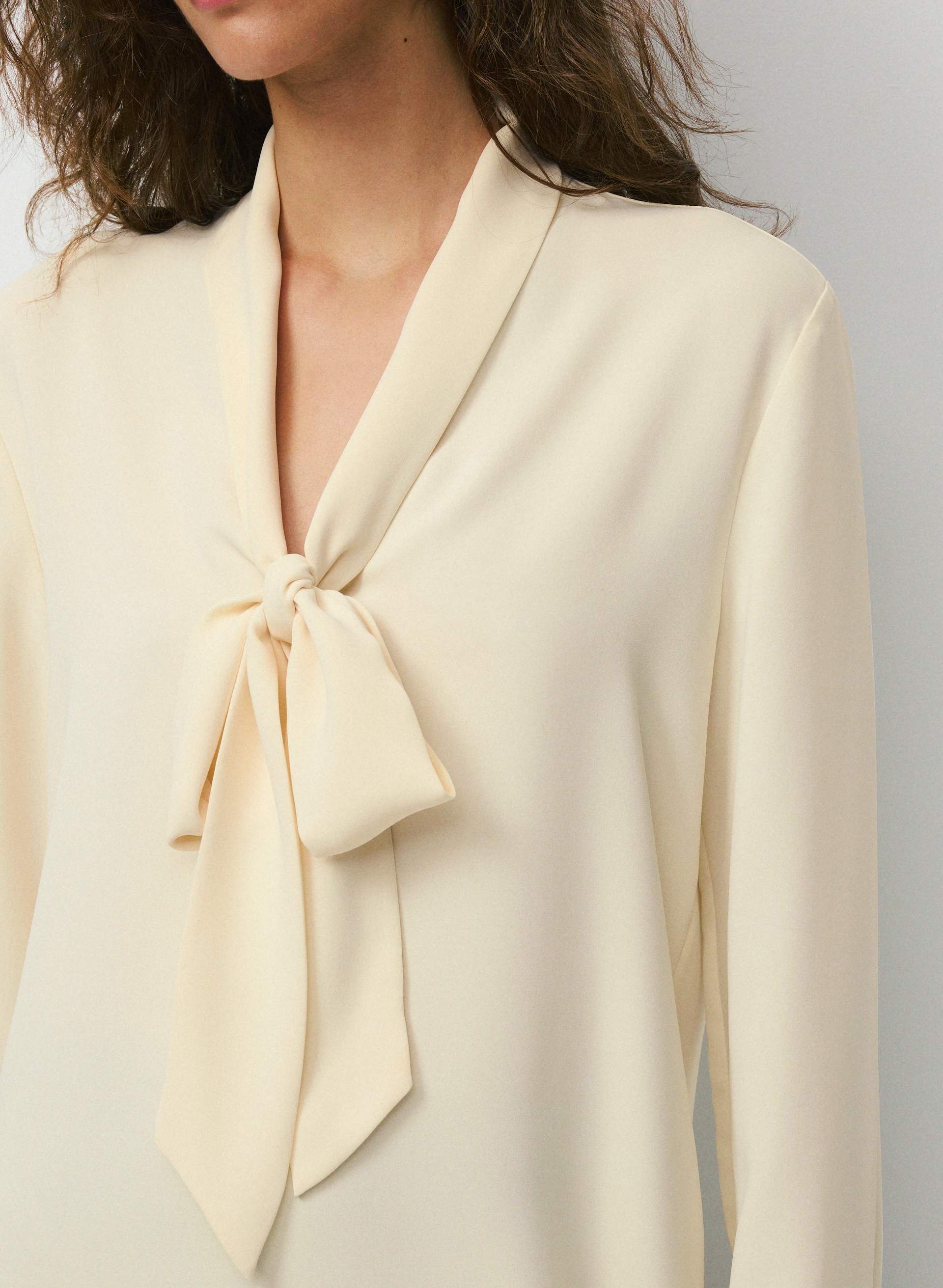 HESTIA BLOUSE | Aritzia