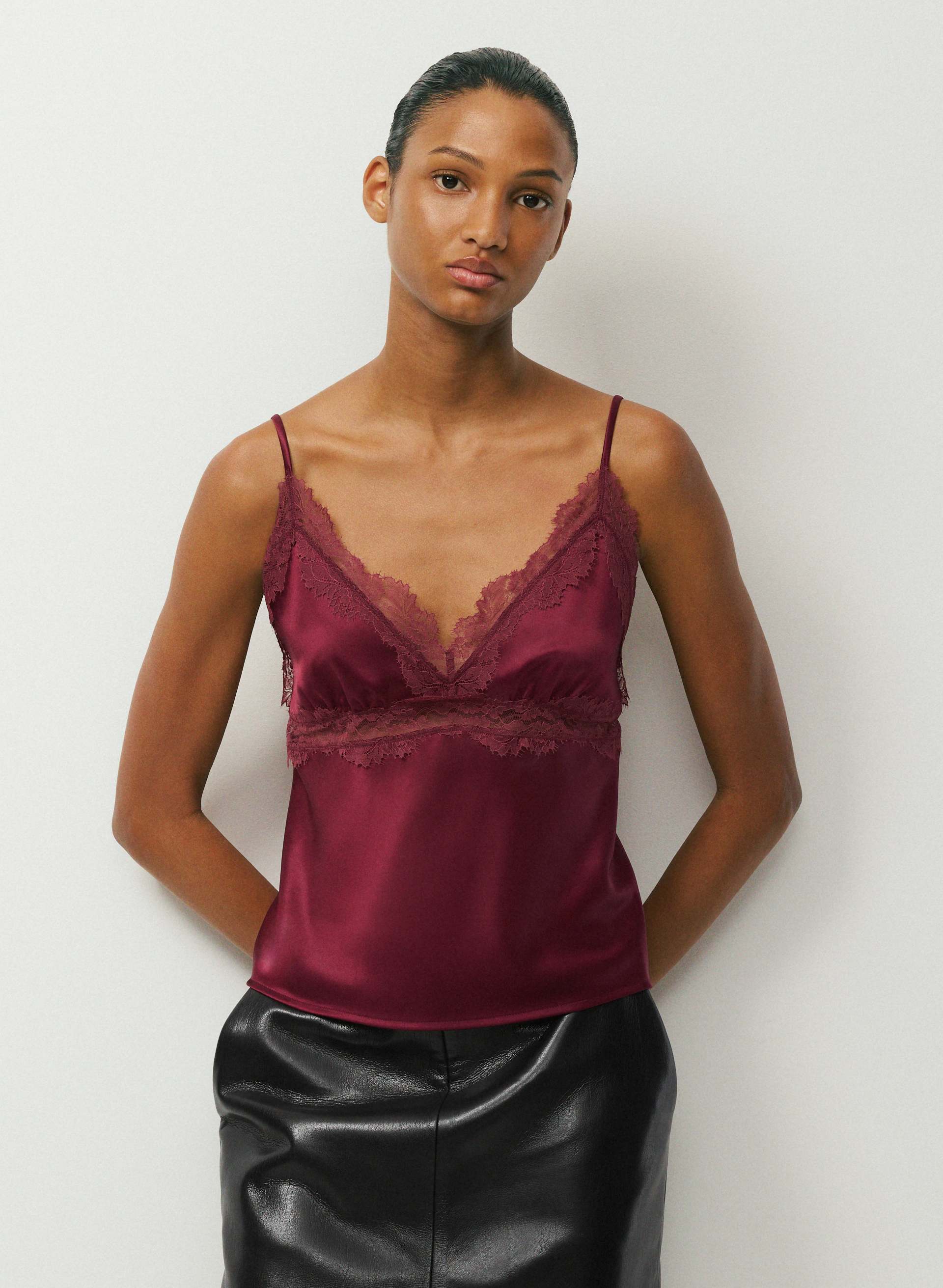 FOXTROT SATIN CAMISOLE - Double satin V-neck camisole. 