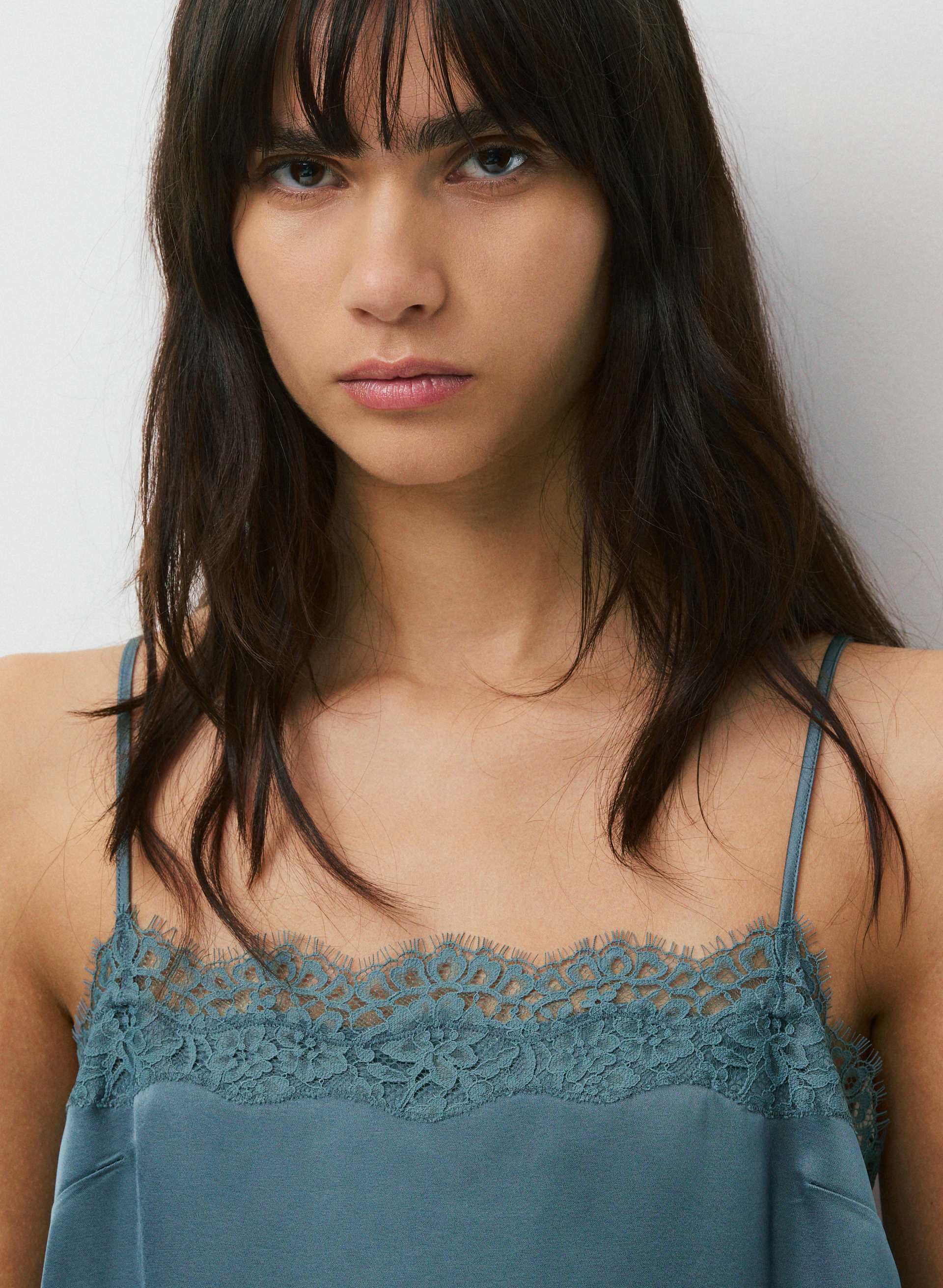 CAMISOLE SERIF EN SATIN | Aritzia