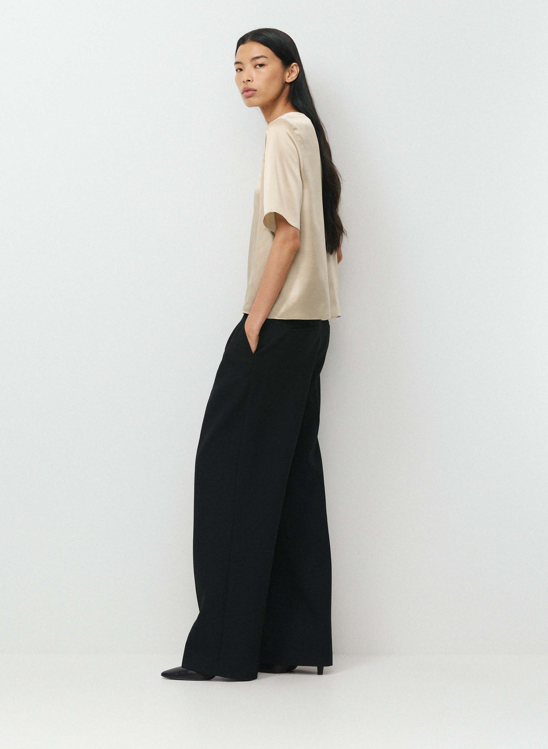 MOMENTUM SILK TOP | Aritzia