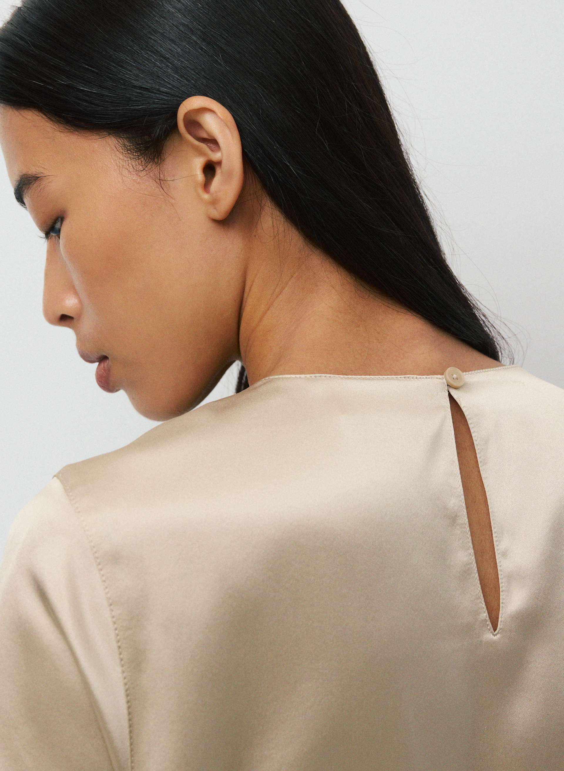 MOMENTUM SILK TOP | Aritzia