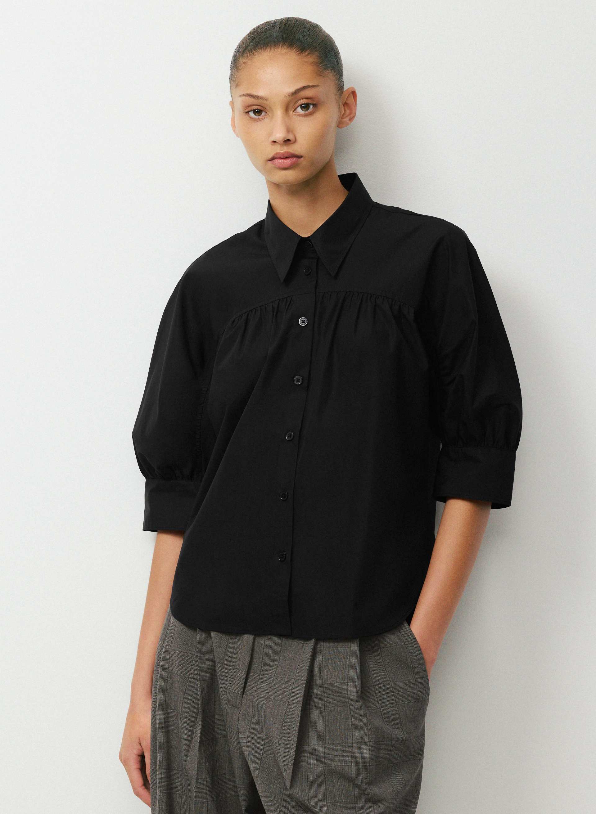 CALIBRE POPLIN SHIRT - Relaxed 100% cotton poplin button-up shirt with puff sleeves. 