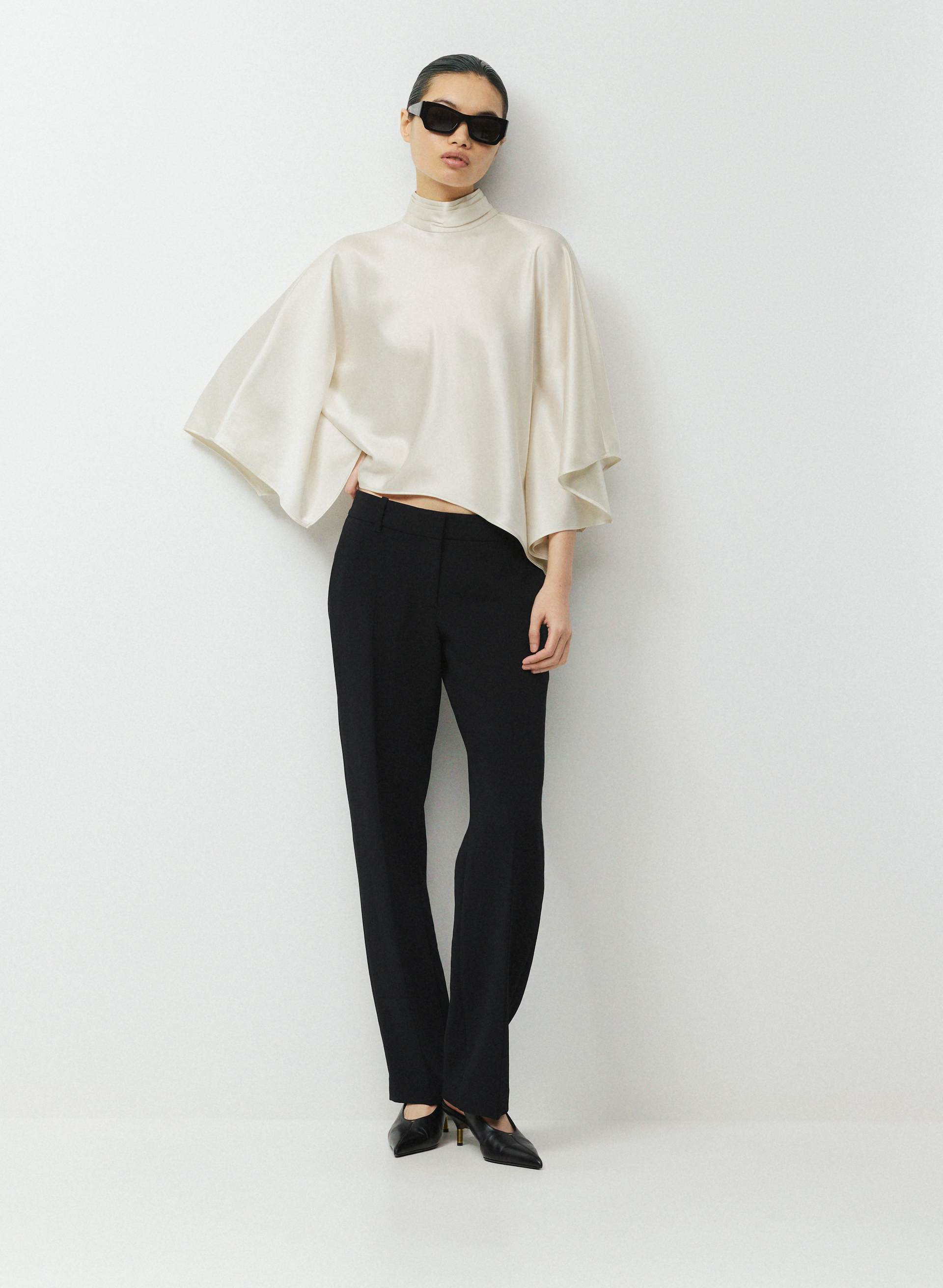 HAUT SMOKESCREEN EN SATIN - Double-satin turtleneck top with keyhole cutout. 