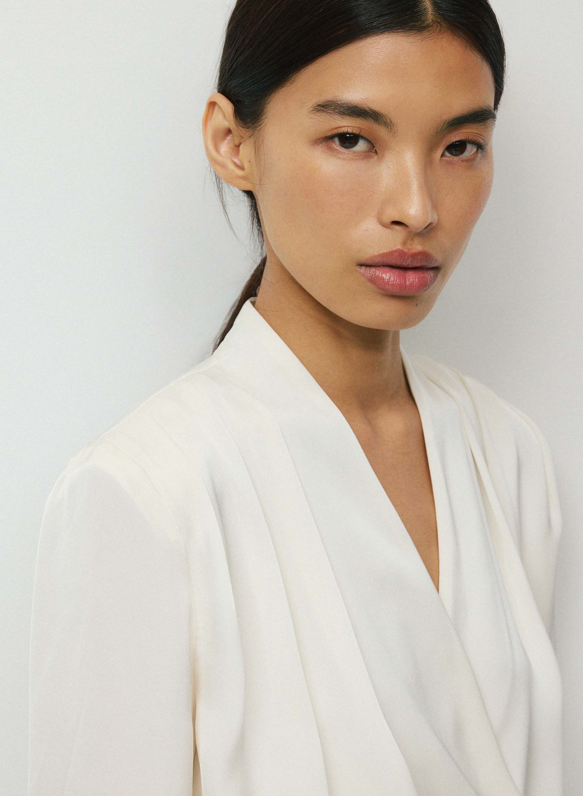 FEATURE SATIN BLOUSE | Aritzia