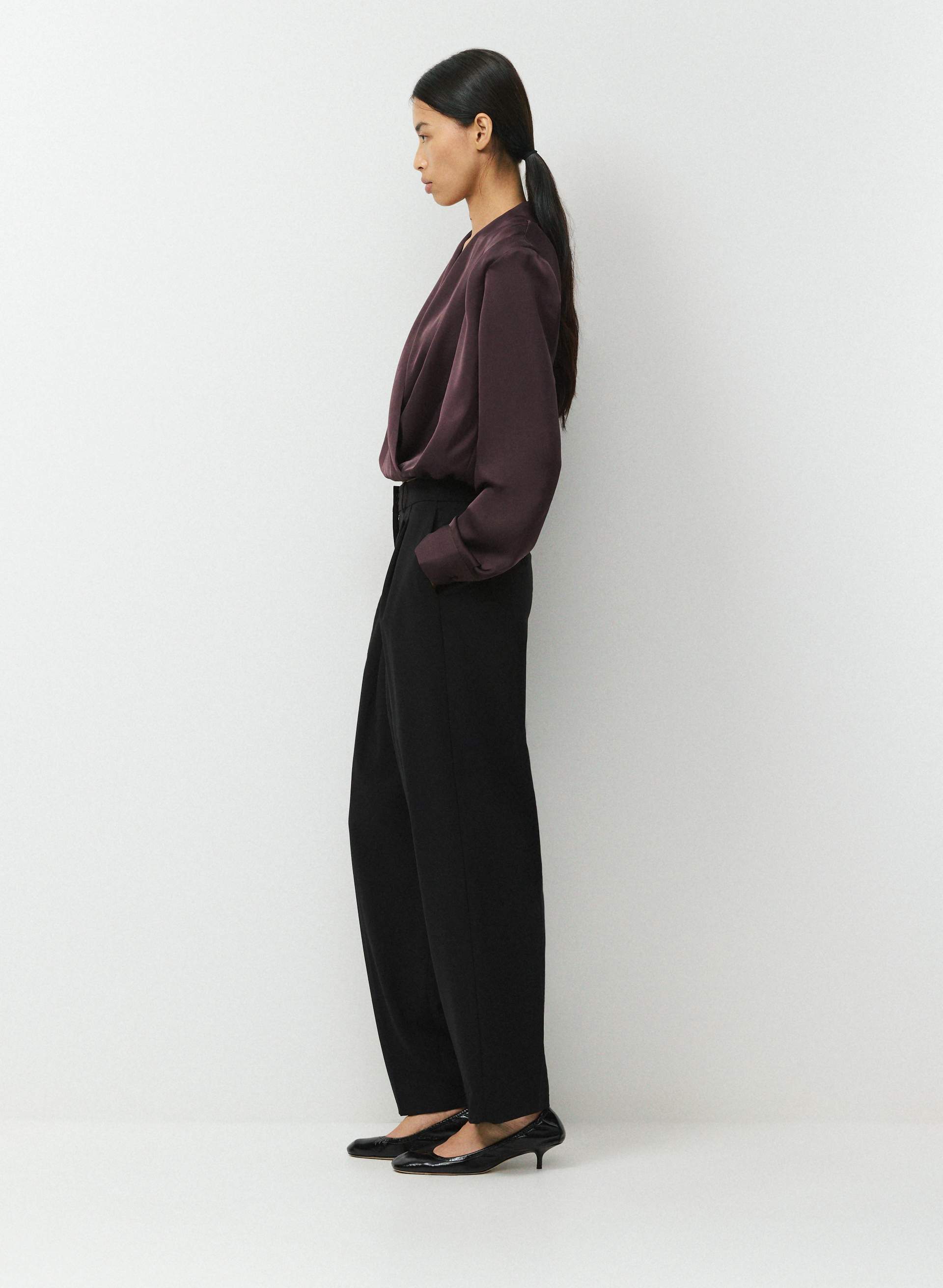 BLOUSE FEATURE EN SATIN | Aritzia