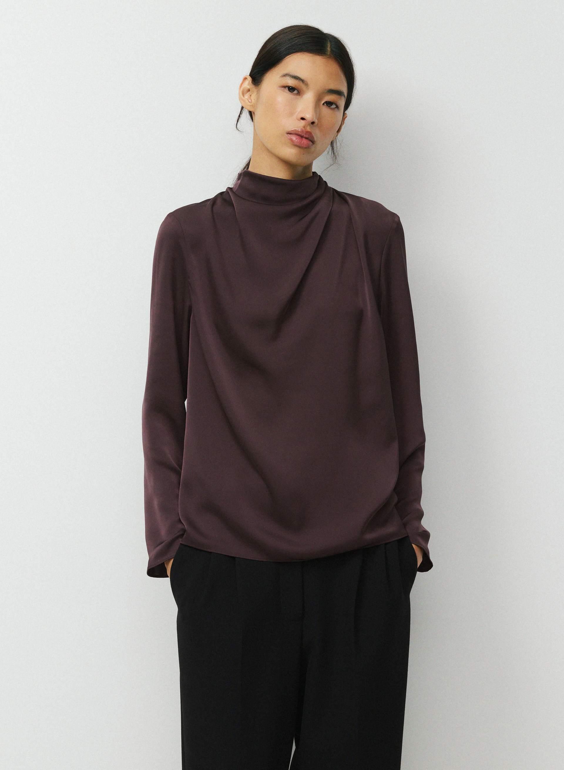 BLOUSE NOMINÉE À MANCHES LONGUES EN SATIN | Aritzia