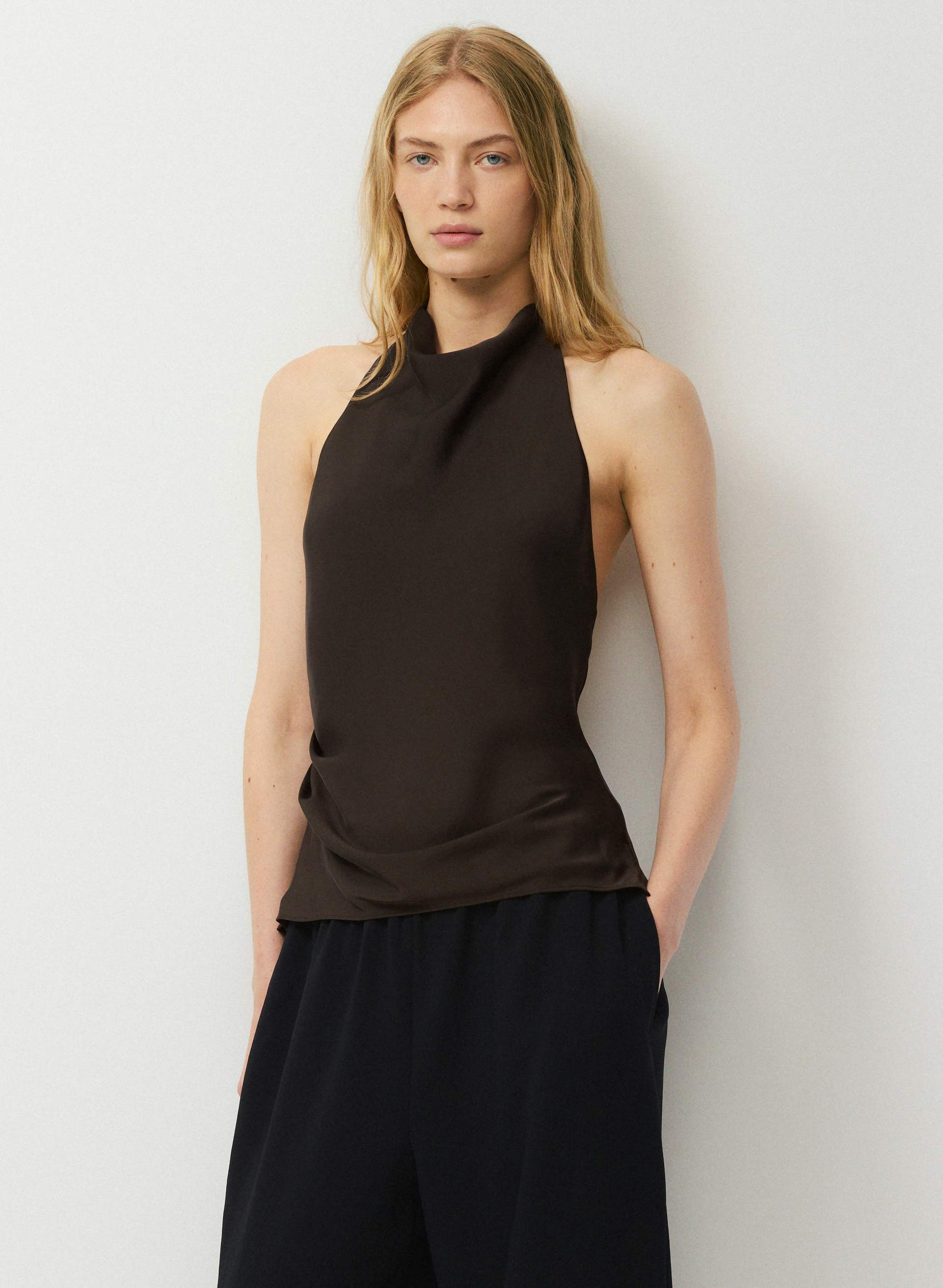 REFINE SHINE™ AUDIENCE HALTER TOP | Aritzia