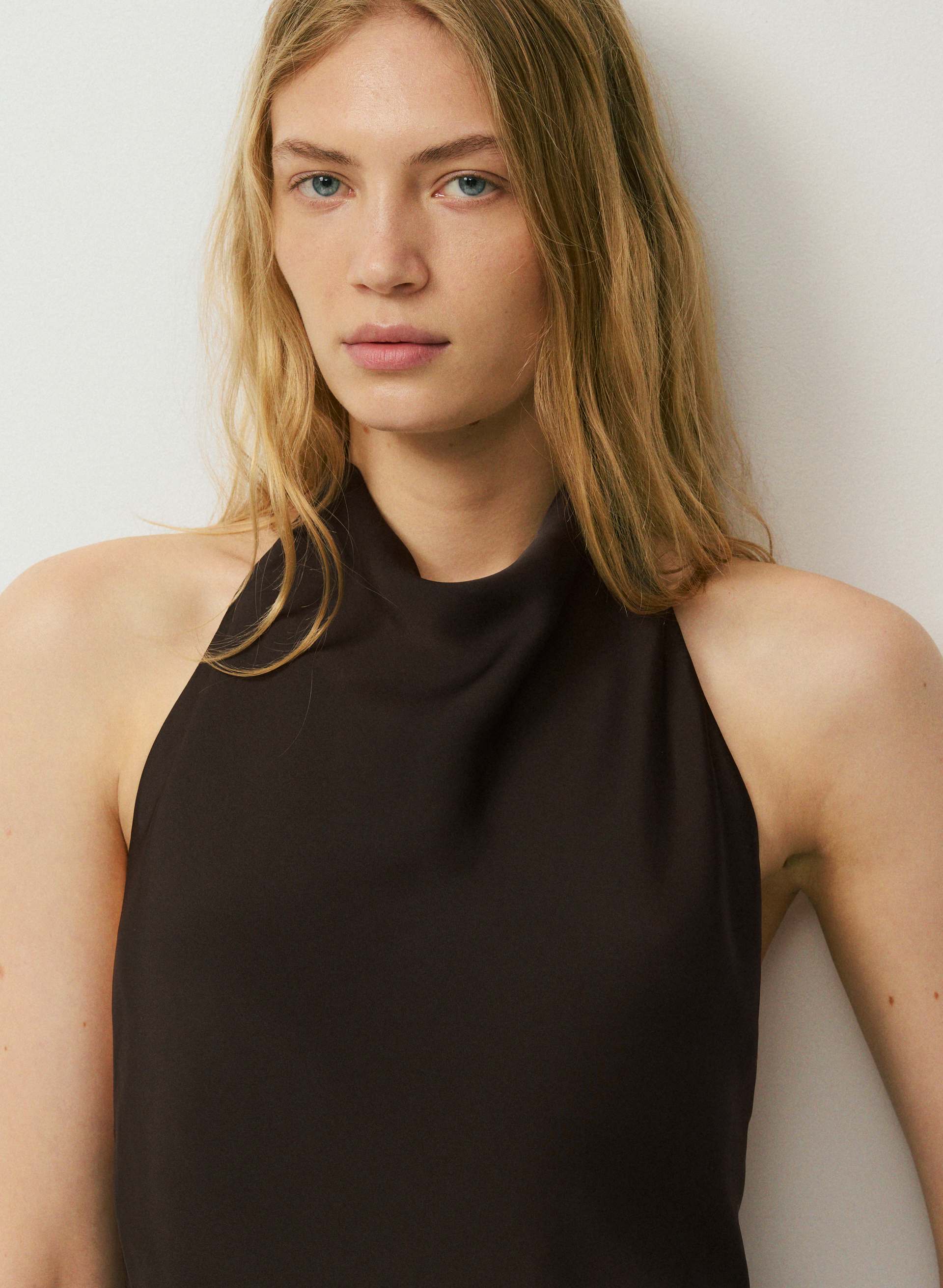 REFINE SHINE™ AUDIENCE HALTER TOP | Aritzia