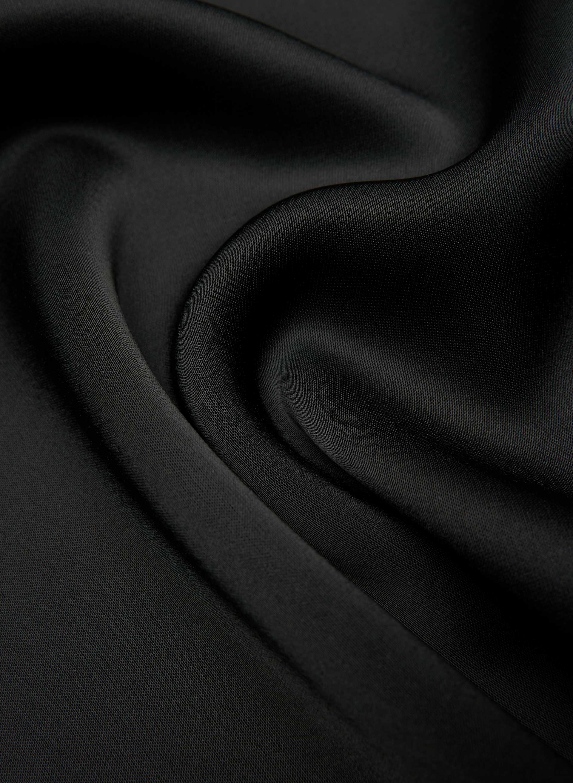 CAMISOLE SERIF COUPE TAILLE EN SATIN | Aritzia