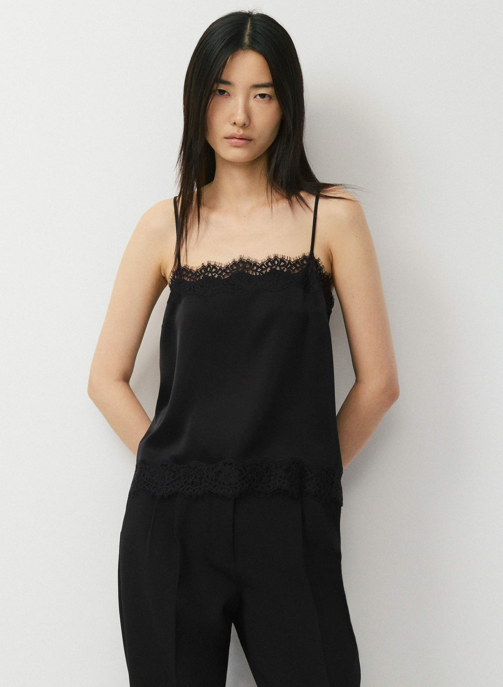 CAMISOLE SERIF COUPE TAILLE EN SATIN | Aritzia