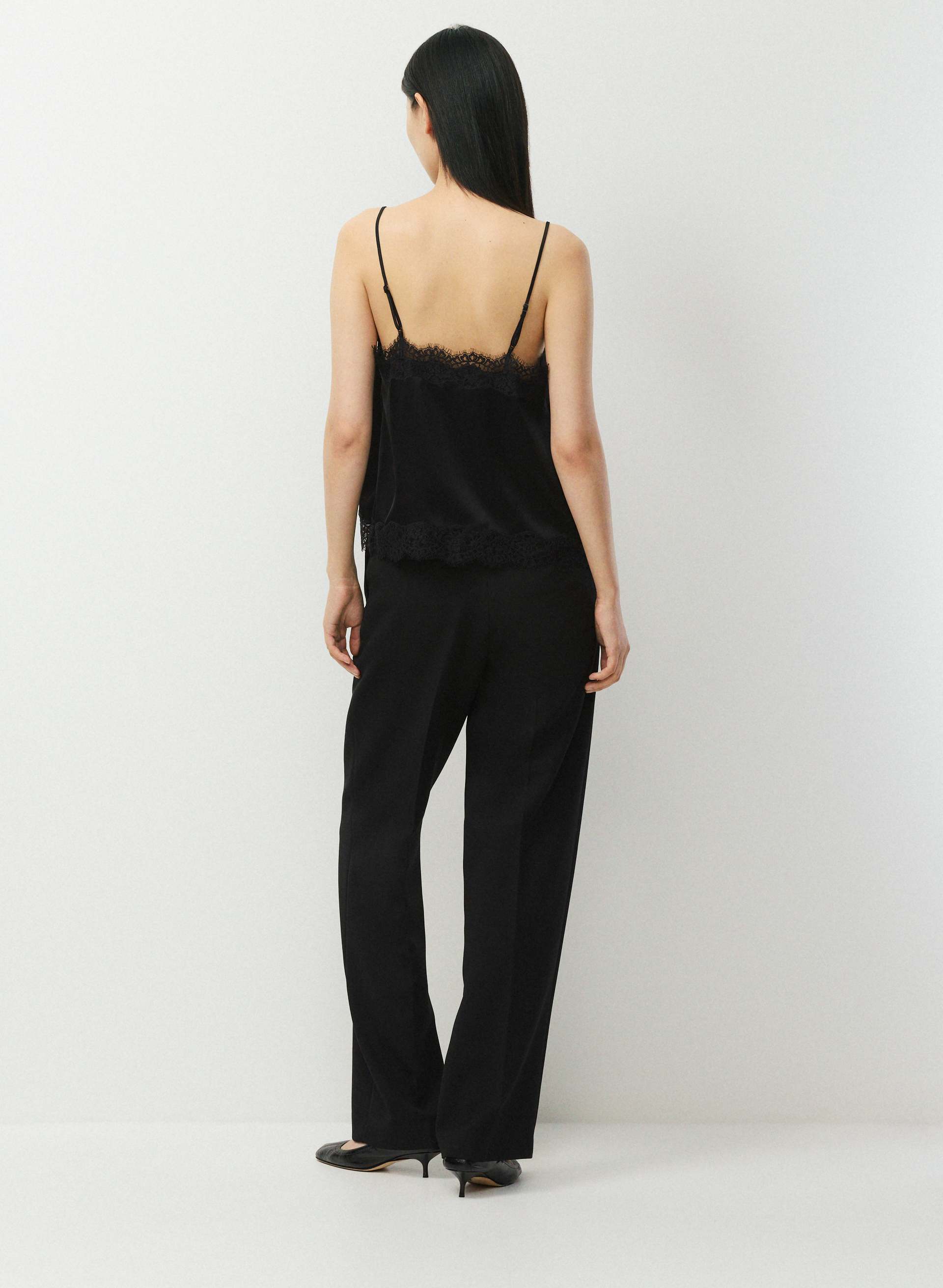 CAMISOLE SERIF COUPE TAILLE EN SATIN | Aritzia
