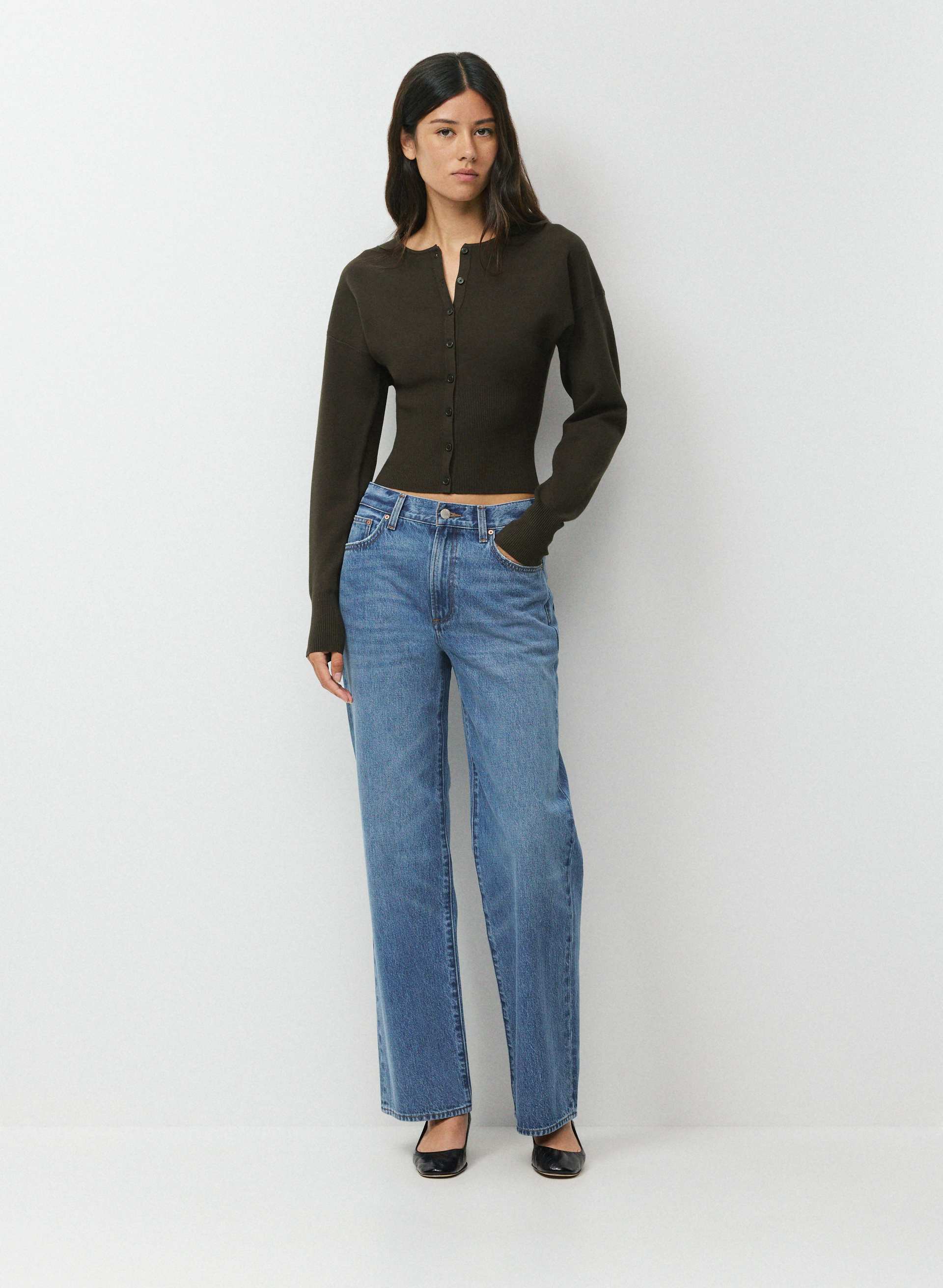 GOLIGHTLY CARDIGAN - WONDER YARN - Knit crewneck cardigan with wide ribbed waistband. 