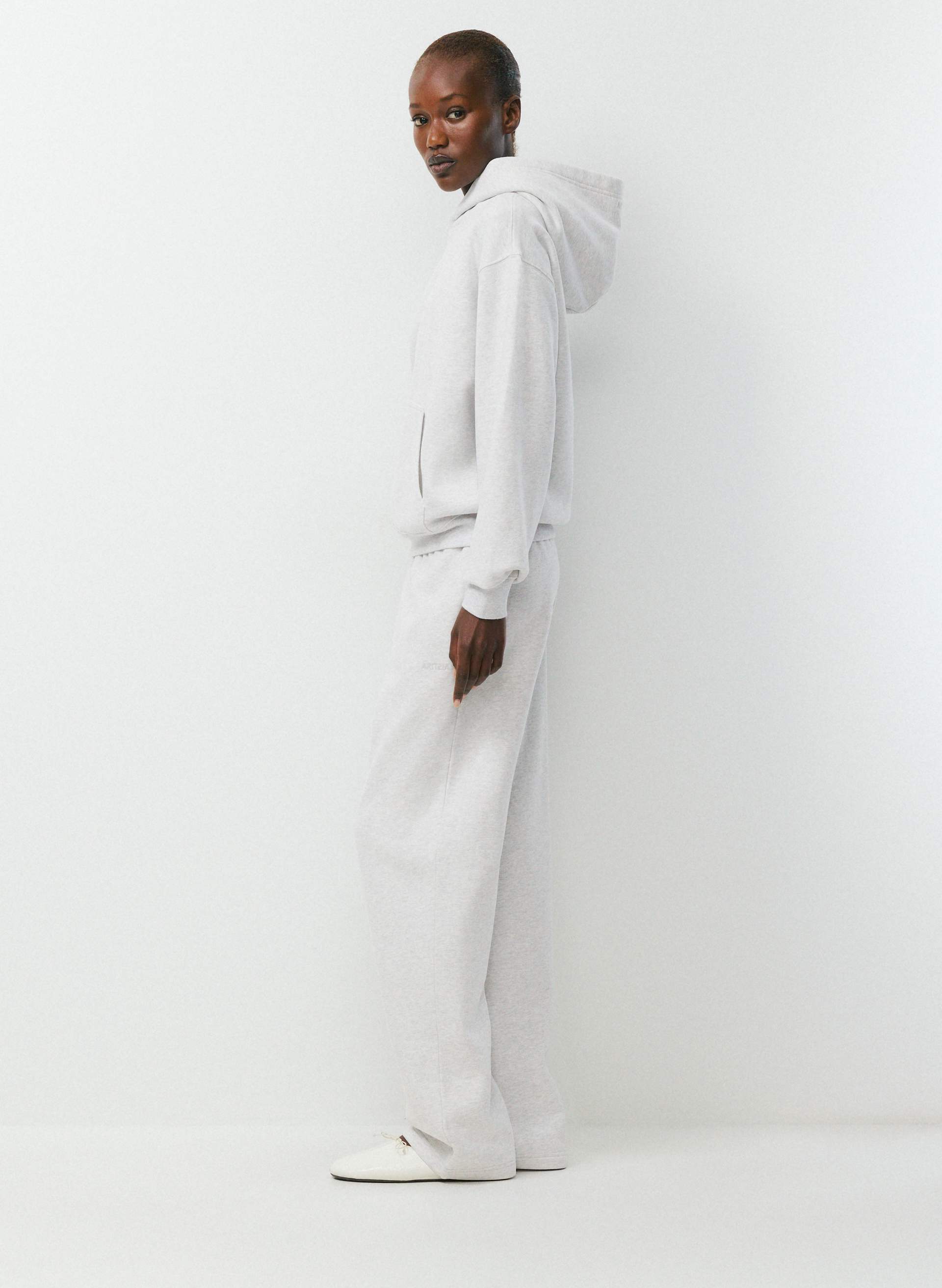 COZY SWEATFLEECE PERFECT HOODIE | Aritzia