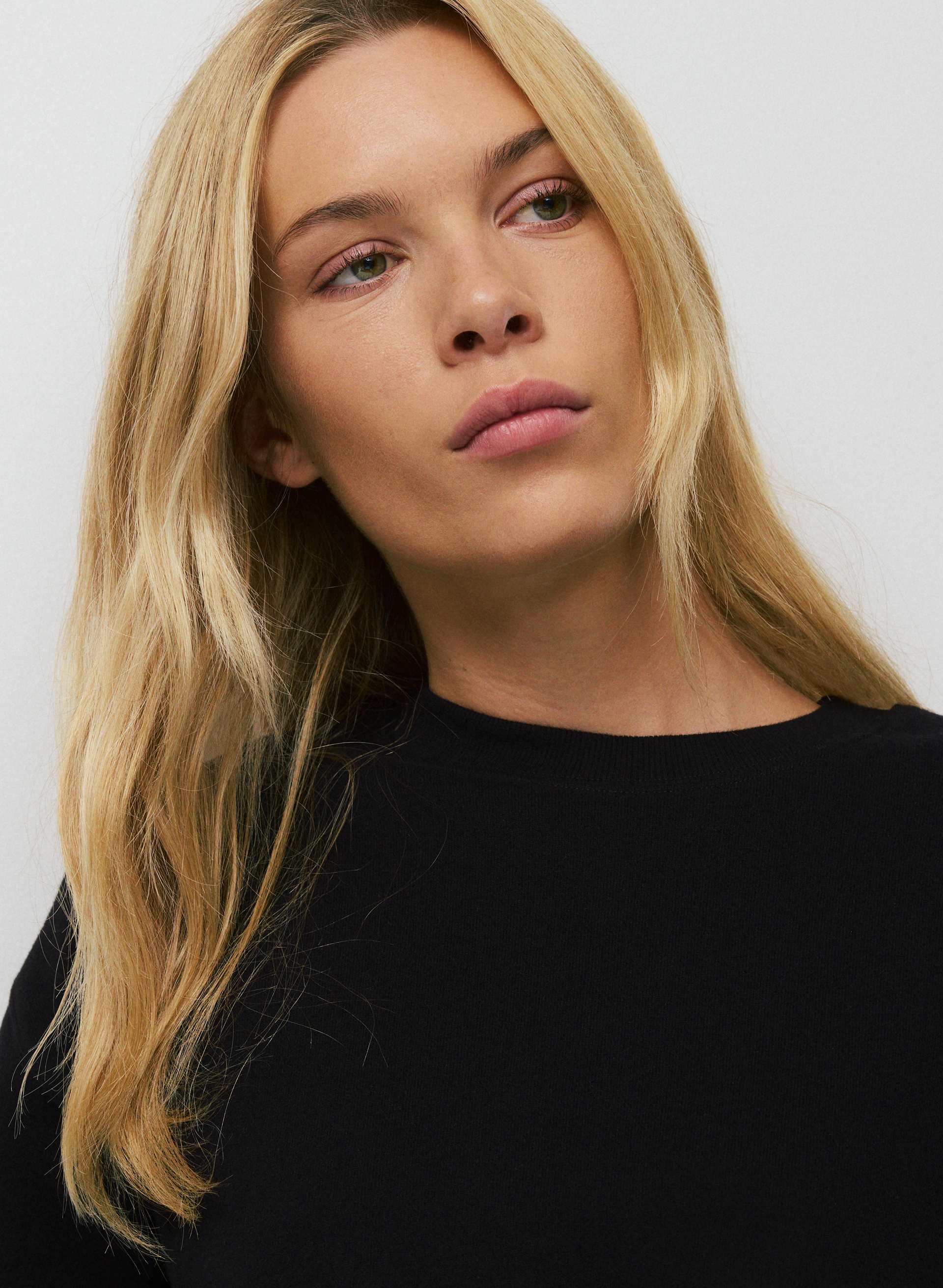 COZY SWEATFLEECE PERFECT CREW SWEATSHIRT | Aritzia