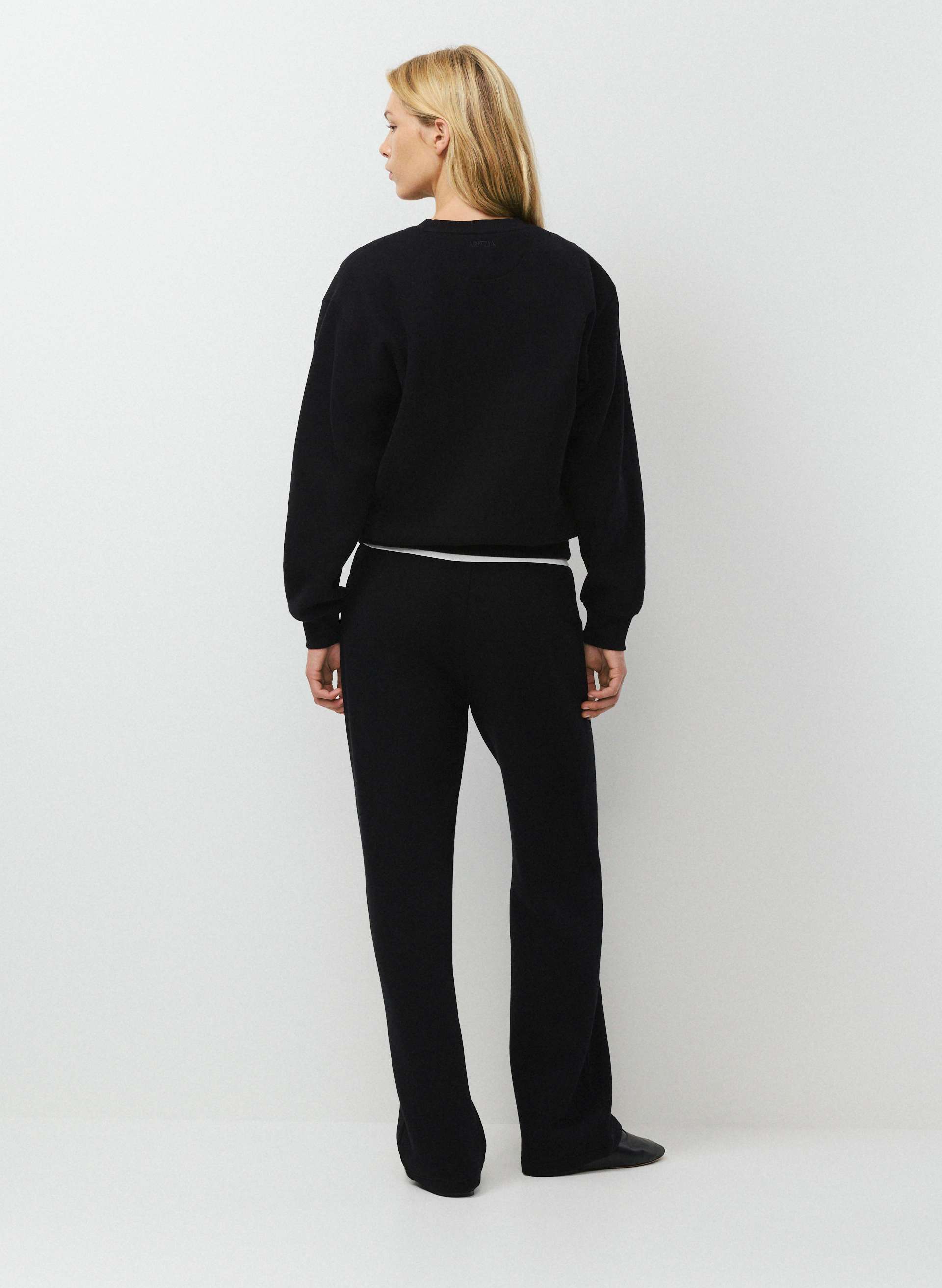 COZY SWEATFLEECE PERFECT CREW SWEATSHIRT | Aritzia