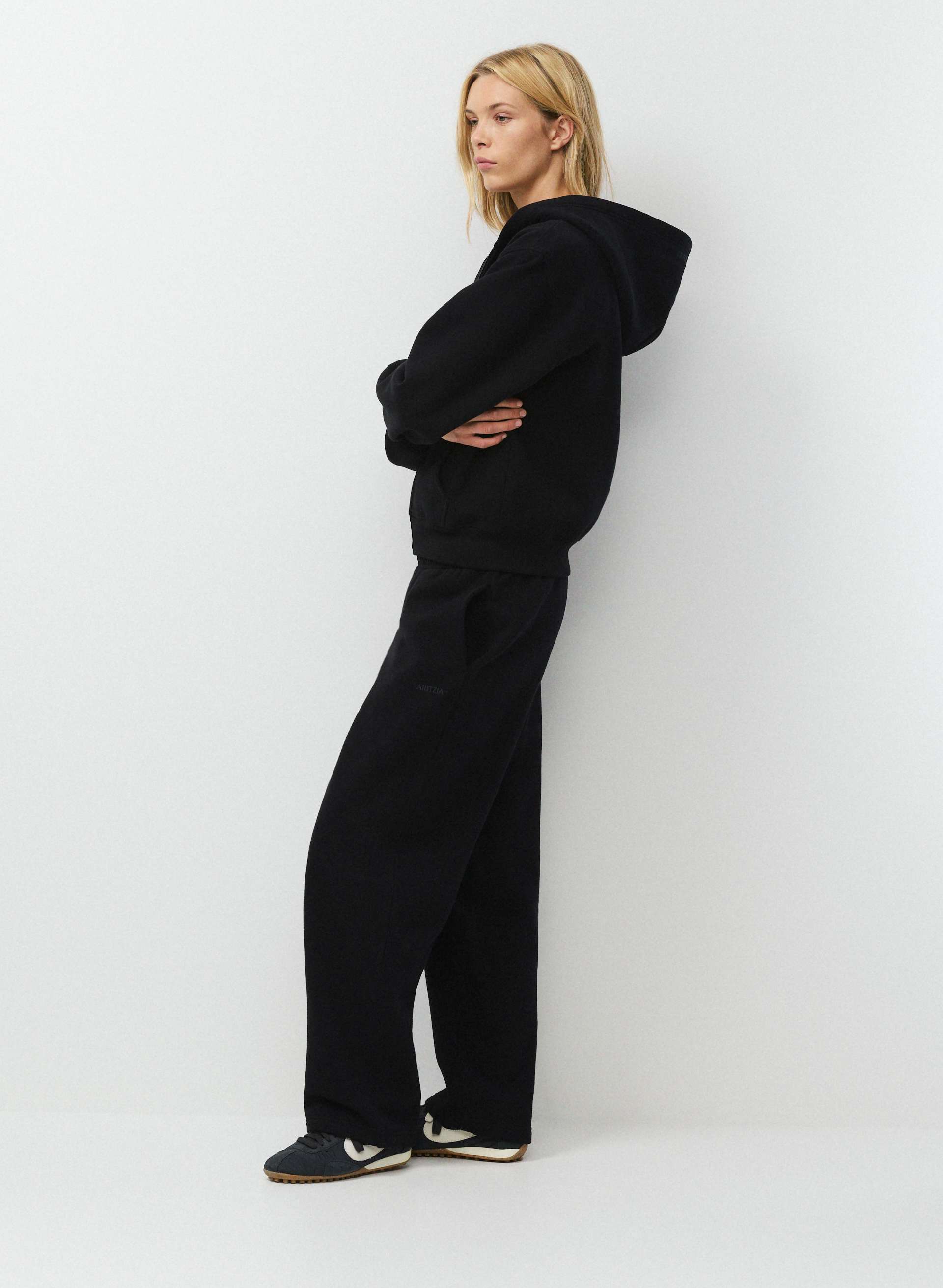 COZY SWEATFLEECE PERFECT ZIP HOODIE | Aritzia