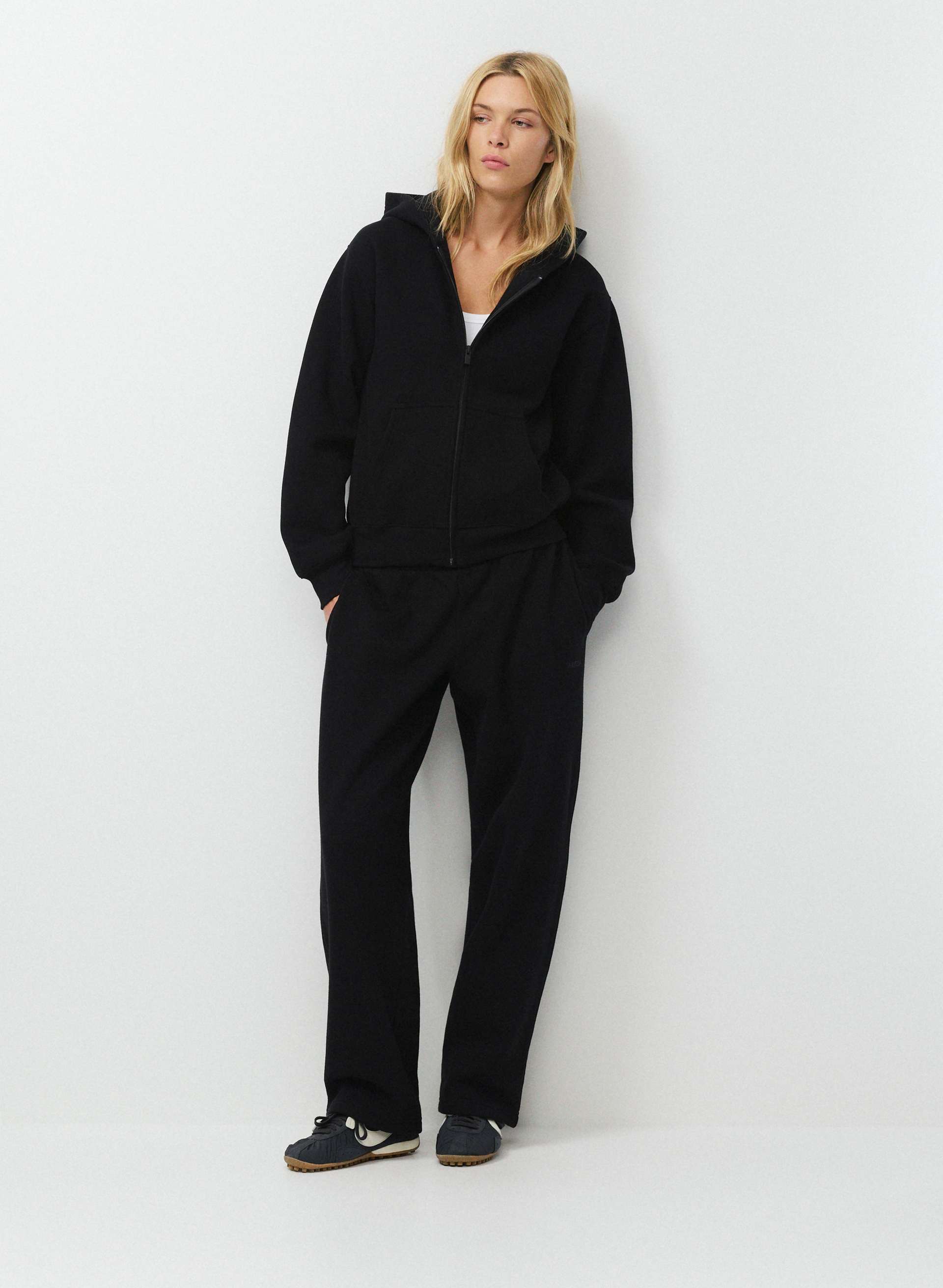 COZY SWEATFLEECE PERFECT ZIP HOODIE | Aritzia