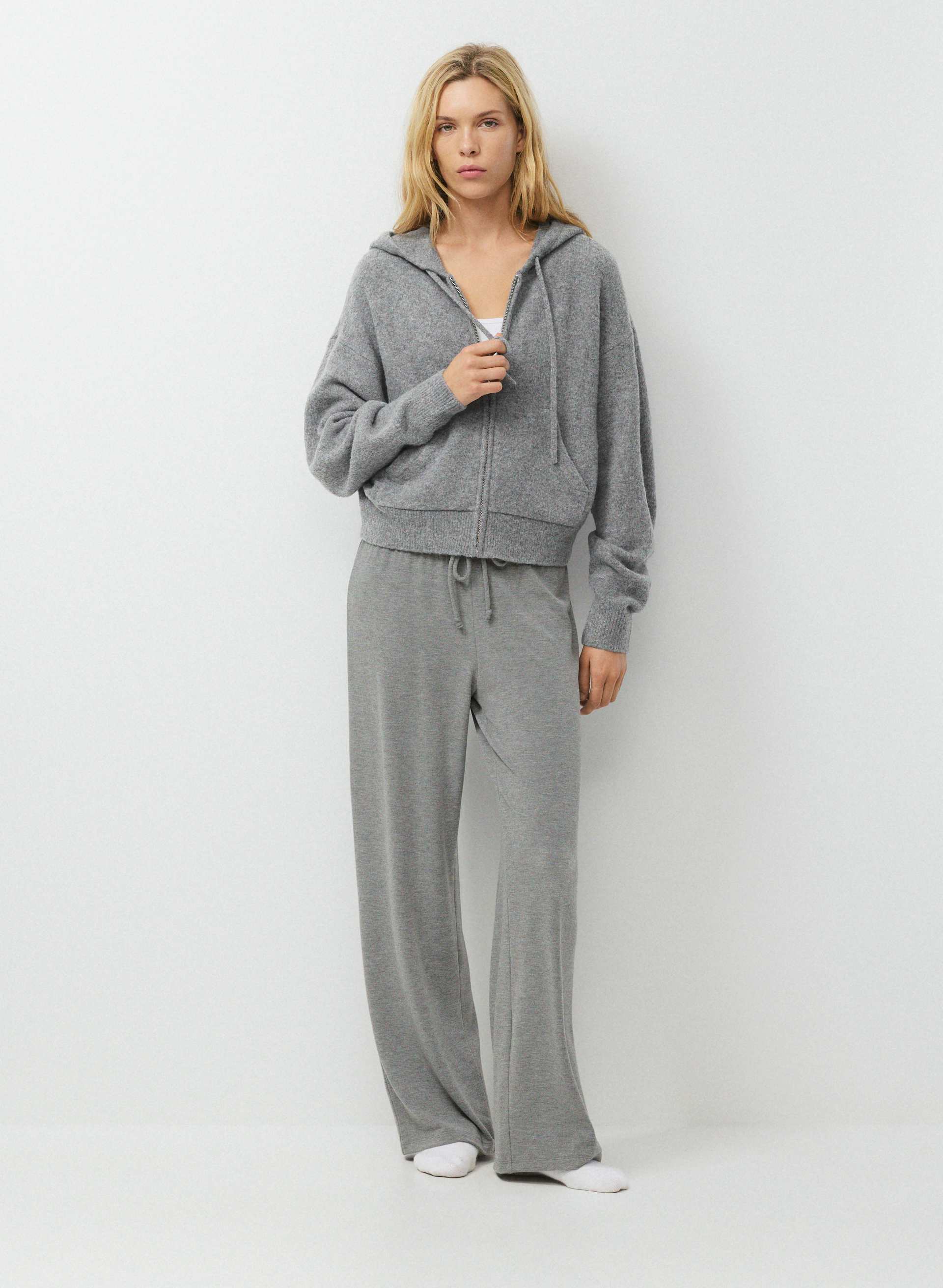 PEYTON ZIP HOODIE - Relaxed knit zip-up hoodie. 