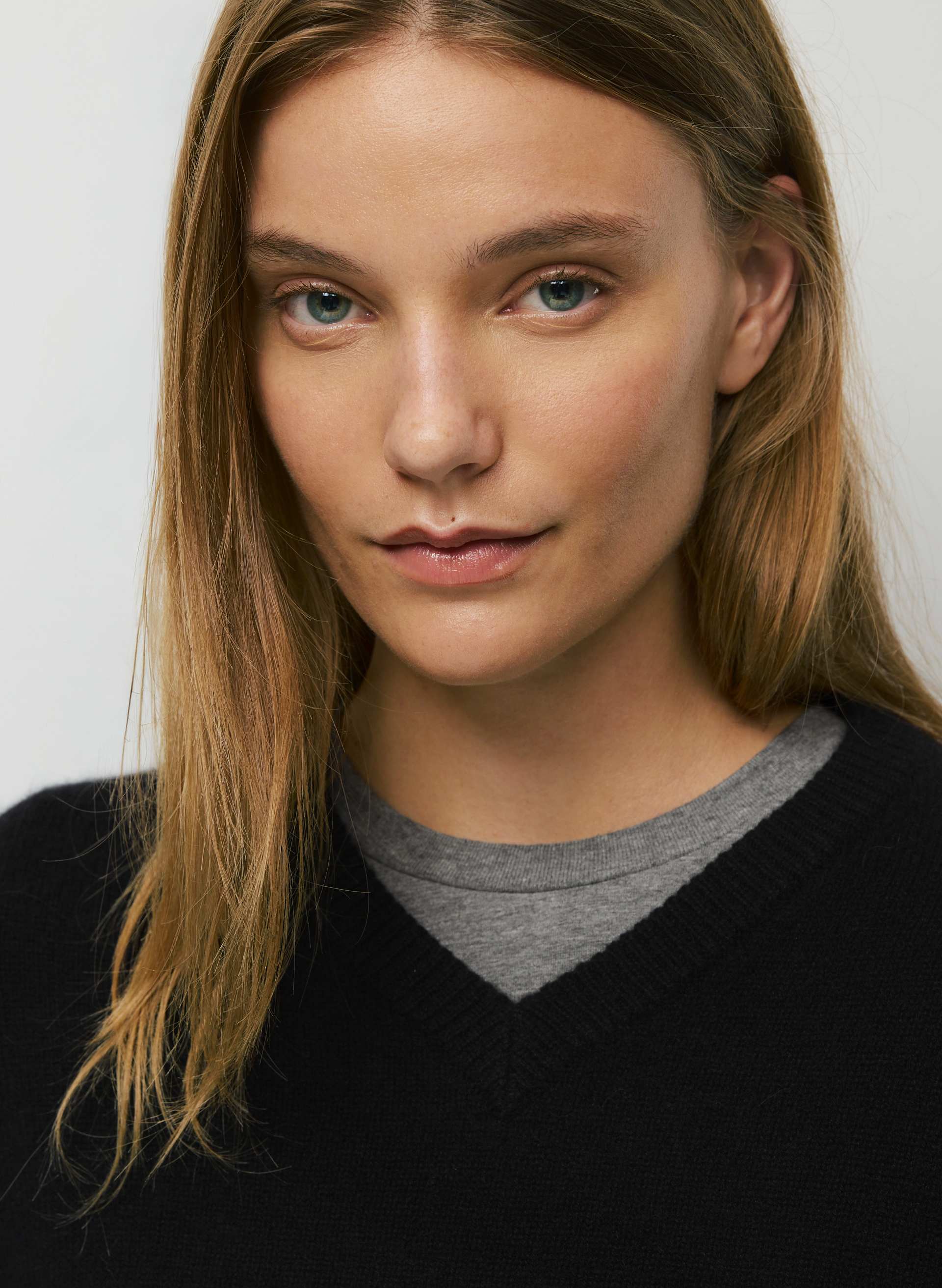 ESSENTIAL CASHMERE CONTEXT SWEATER | Aritzia