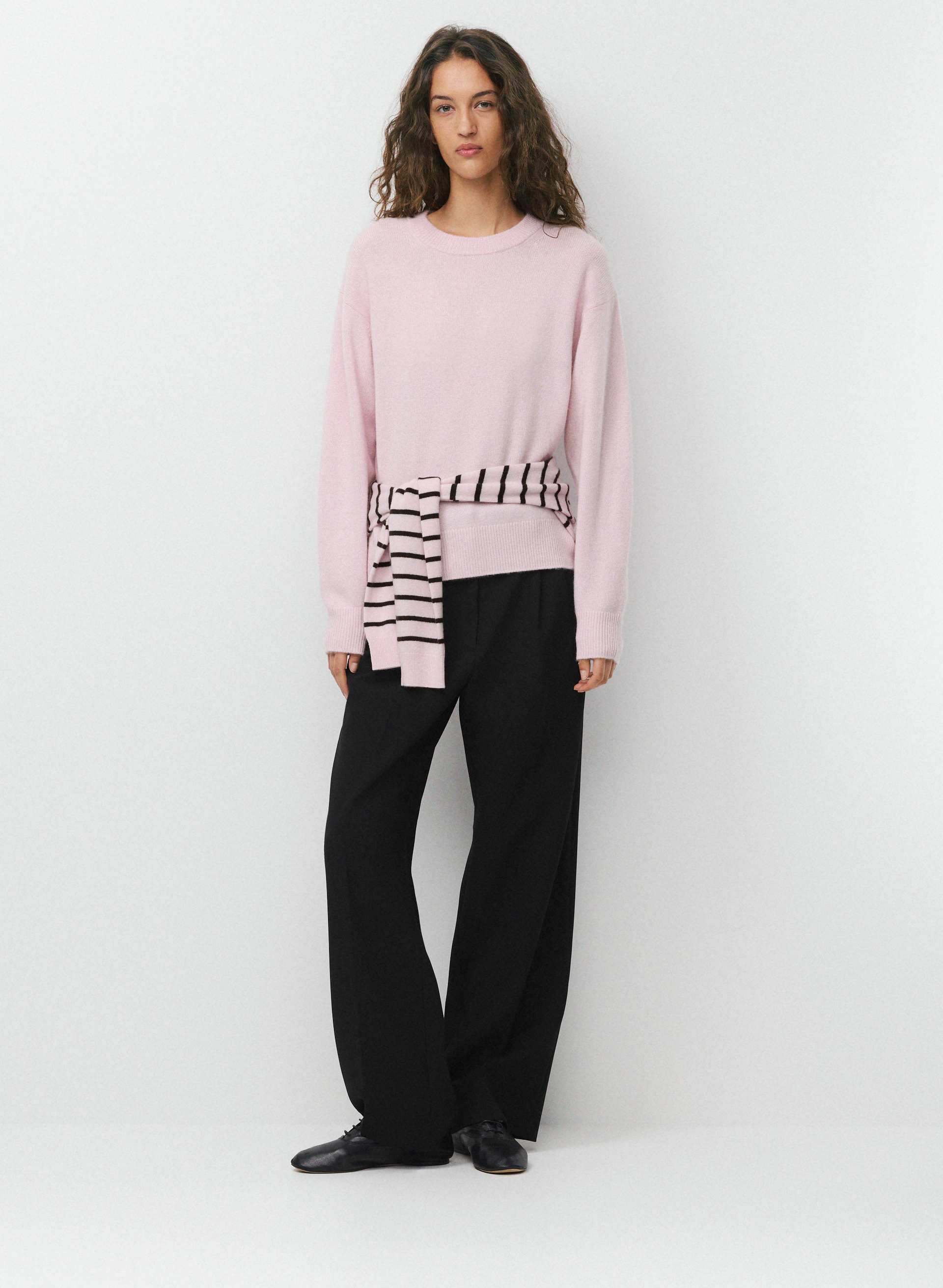 ESSENTIAL CASHMERE RELIC SWEATER - Midweight 100% cashmere crewneck sweater. 