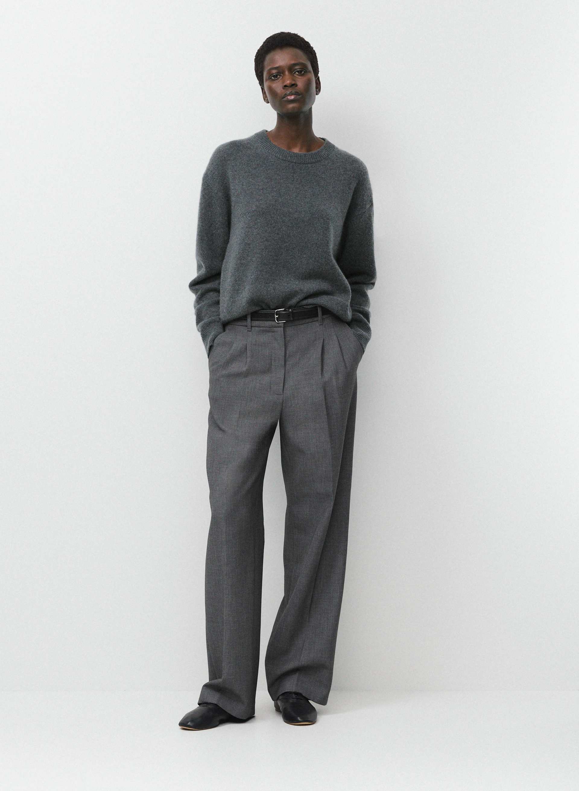 ESSENTIAL CASHMERE RELIC SWEATER - Midweight 100% cashmere crewneck sweater. 