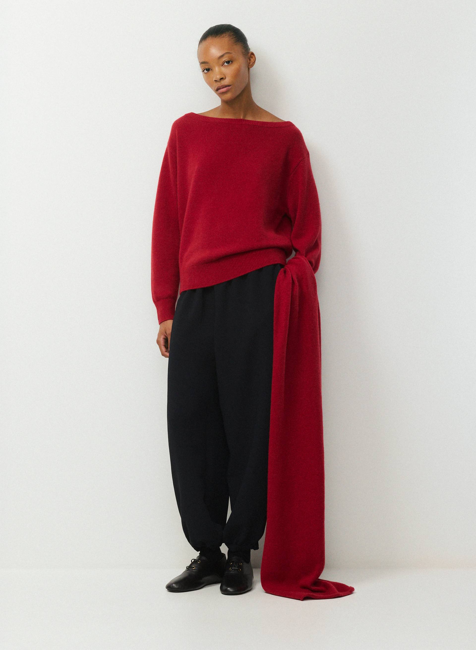 ESSENTIAL CASHMERE NUANCE SWEATER - Midweight 100% cashmere boatneck sweater. 