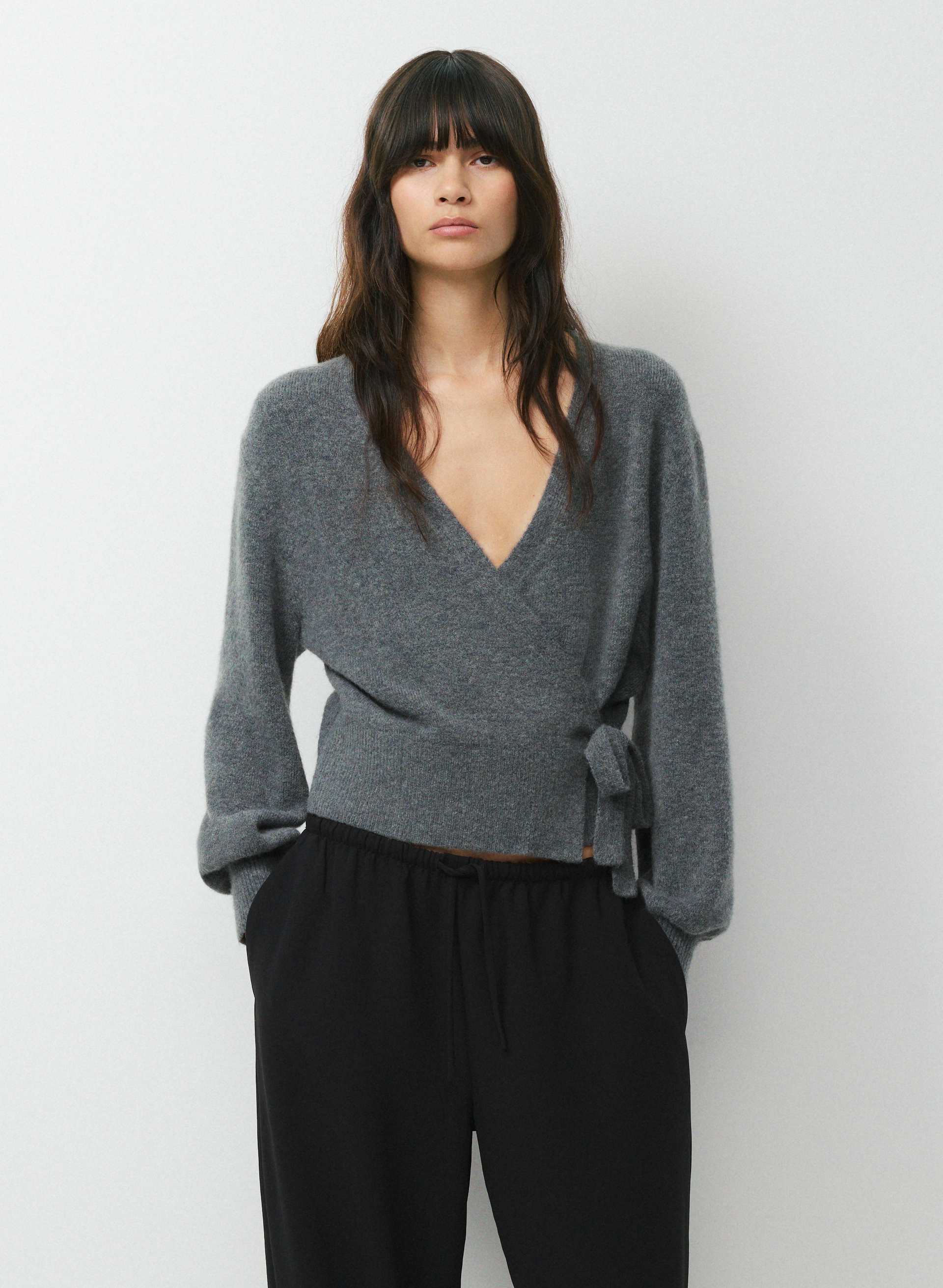 【最終価格】Vol.3 Petal-Cascade Knit Top black SoftSpoke™ Cassidy Wrap Sweater | Aritzia INTL