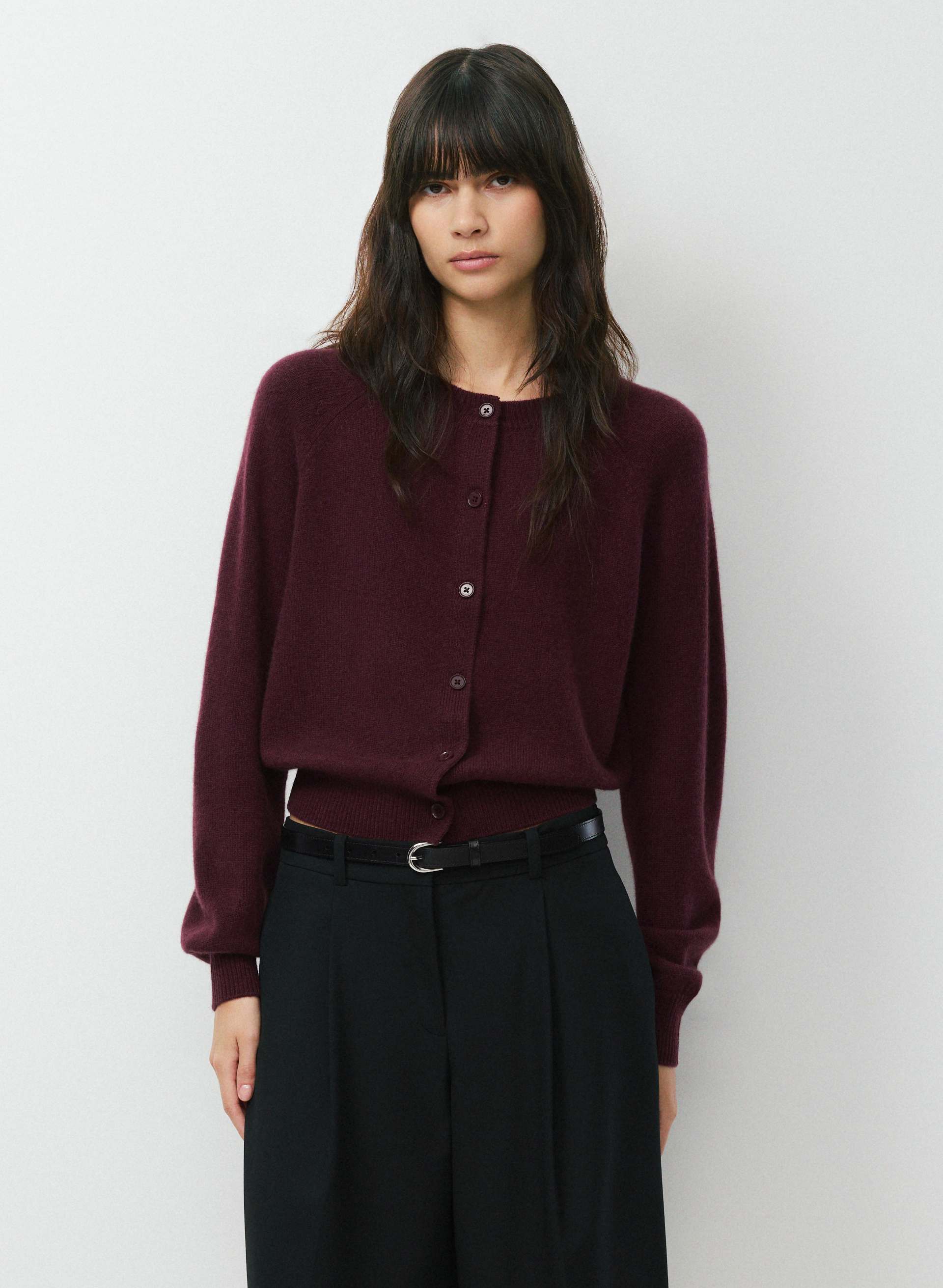 CARDIGAN LONDON - CACHEMIRE-LAINE ESSENTIAL - Cardigan ras du cou en laine et en cachemire. 