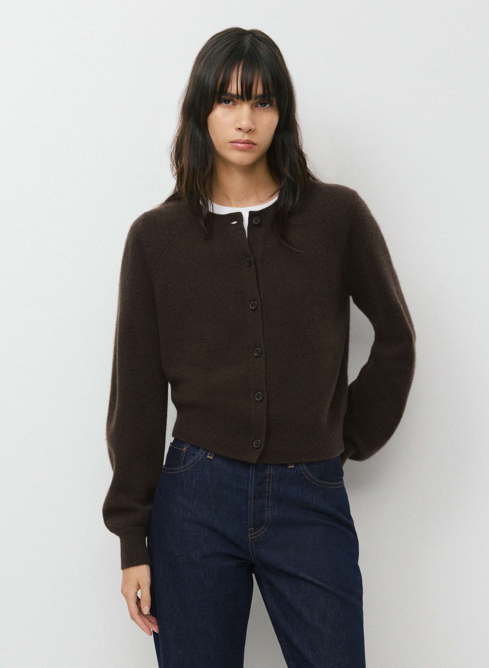 CARDIGAN LONDON - CACHEMIRE-LAINE ESSENTIAL - Cardigan ras du cou en laine et en cachemire. 