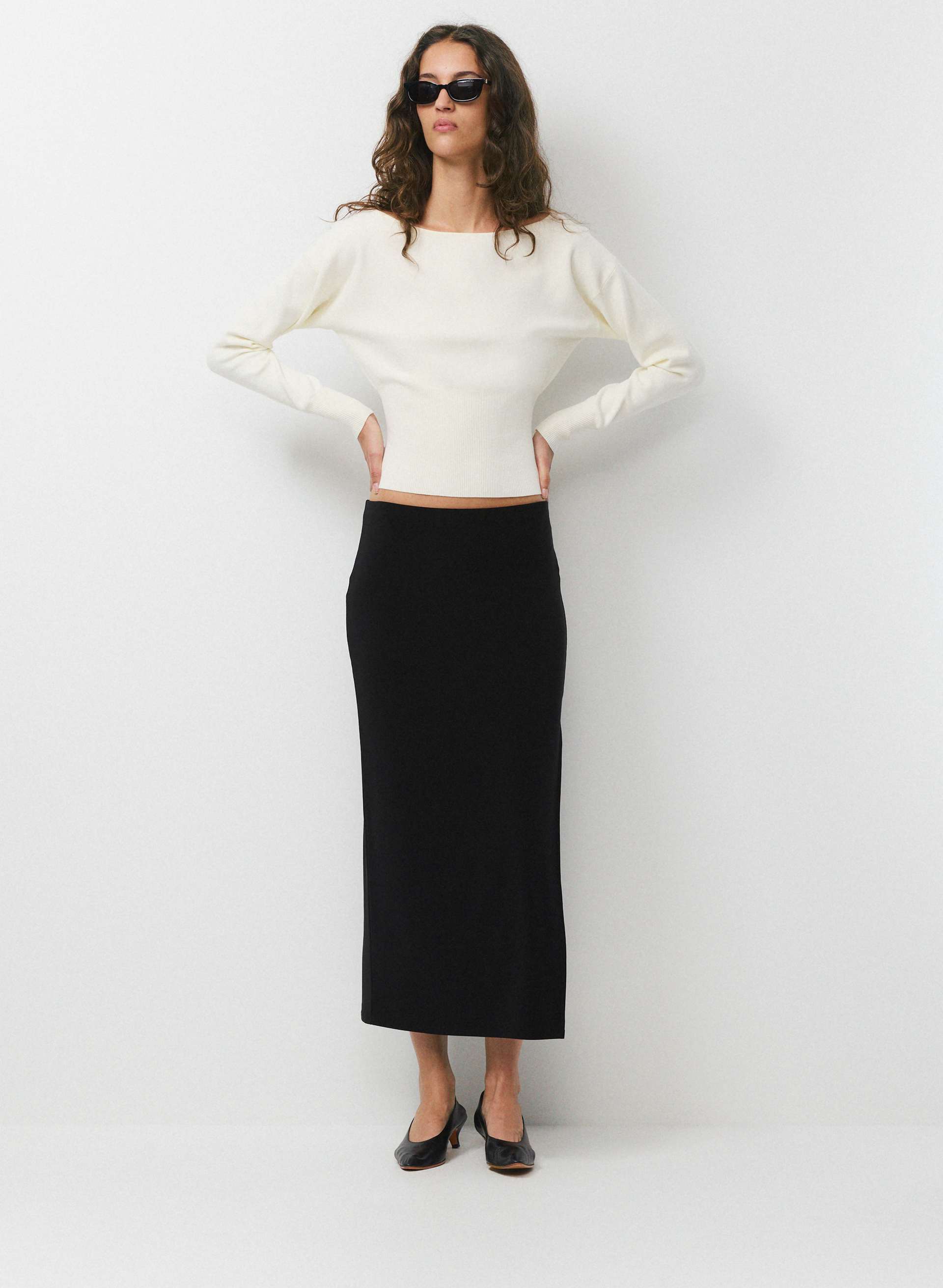 CRESCENDO SWEATER - WONDER YARN - Knit boatneck sweater with cinched waist. 