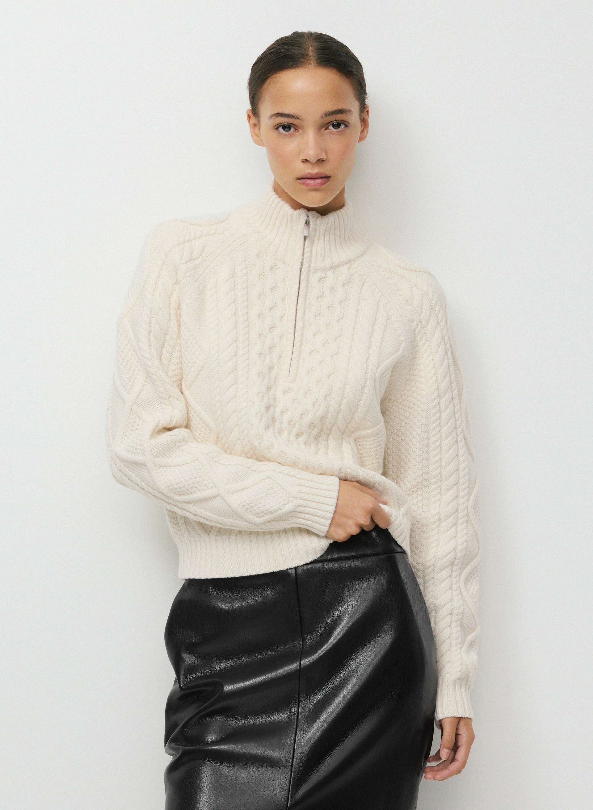 CABLE KNIT MERINO WOOL MASTERY 1/4 ZIP - Cable-knit 100% extra-fine merino wool quarter-zip mockneck sweater. 