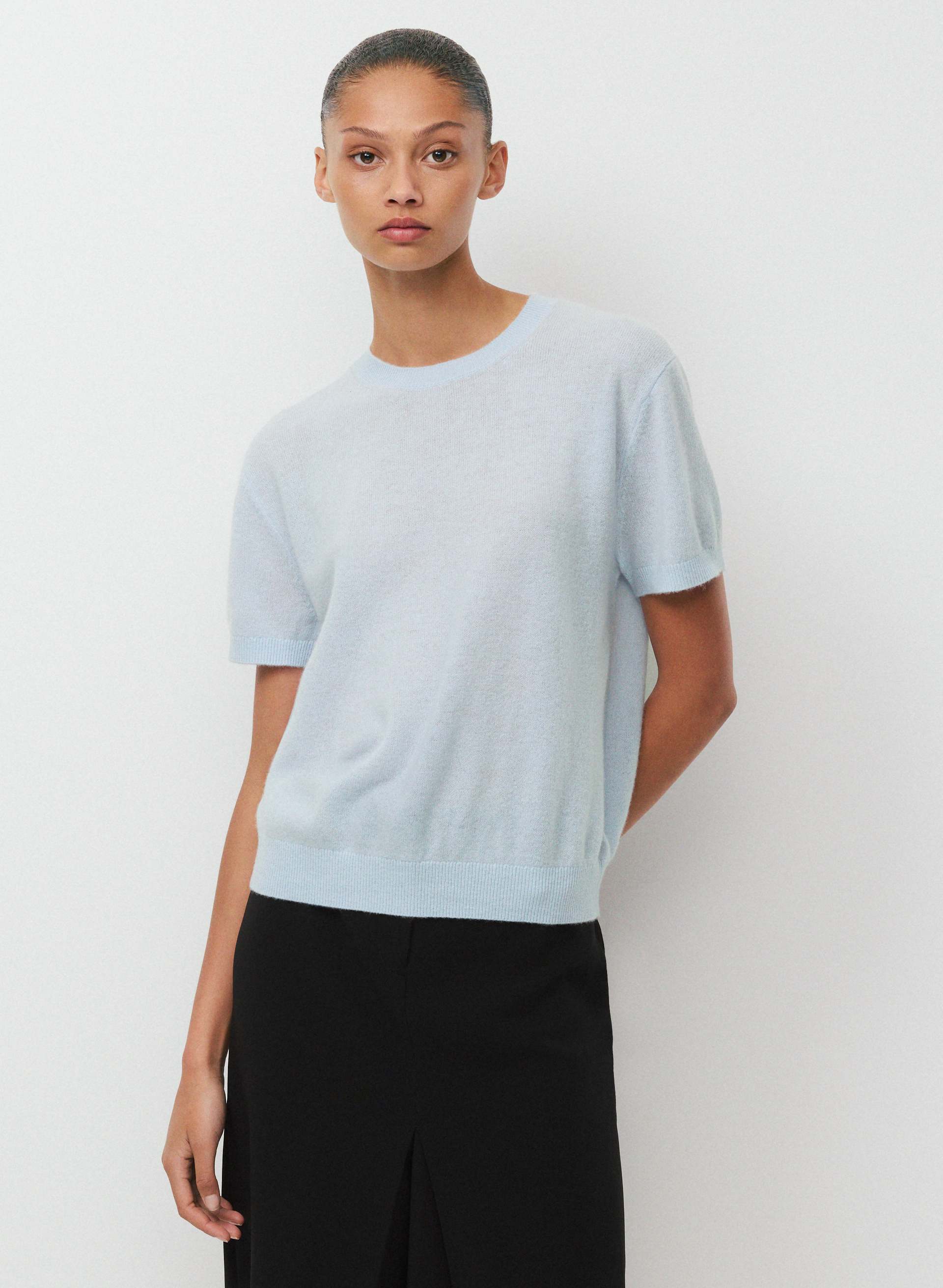 BARE CASHMERE BLOOR SHORTSLEEVE SWEATER | Aritzia