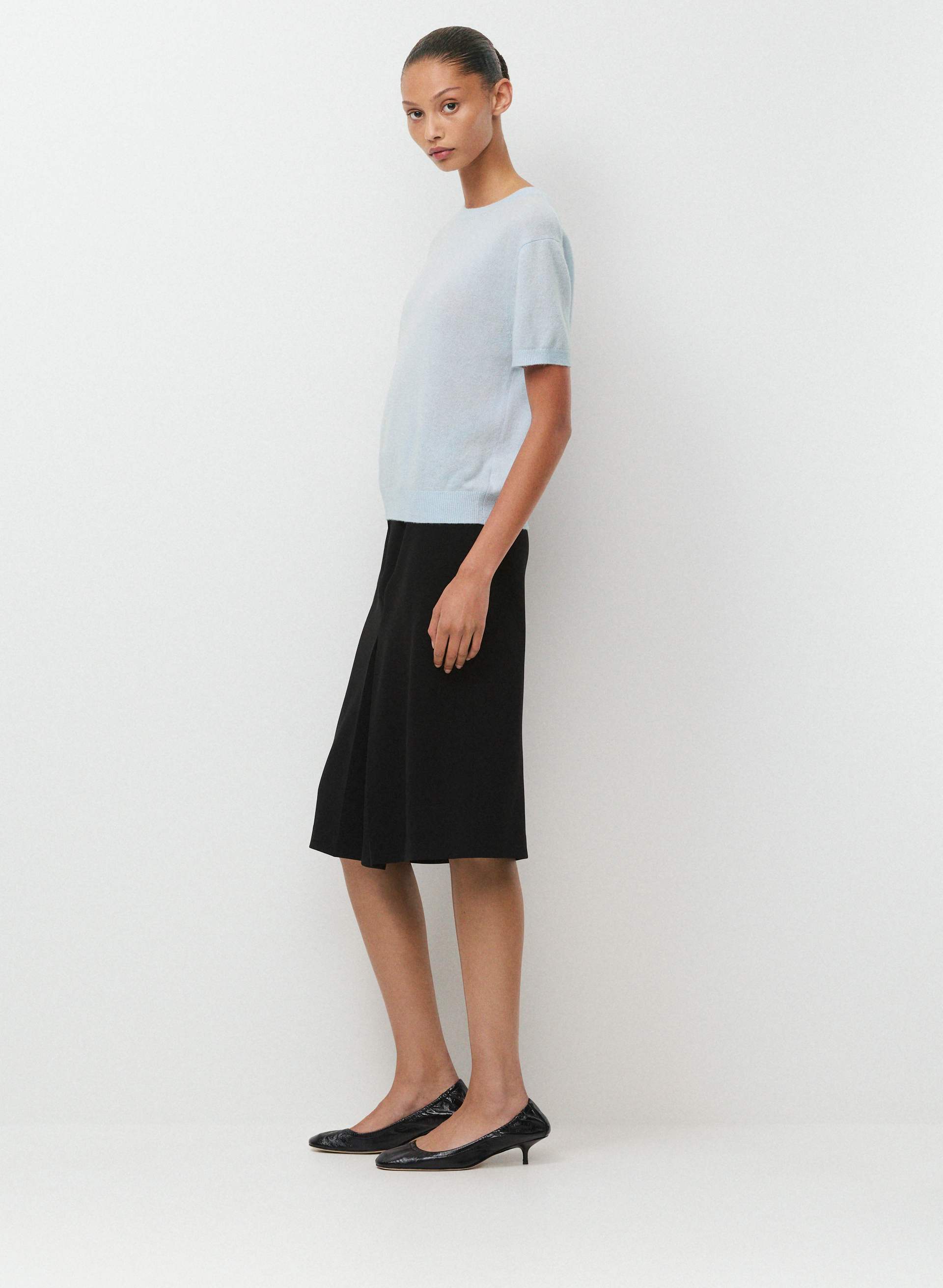 BARE CASHMERE BLOOR SHORTSLEEVE SWEATER | Aritzia