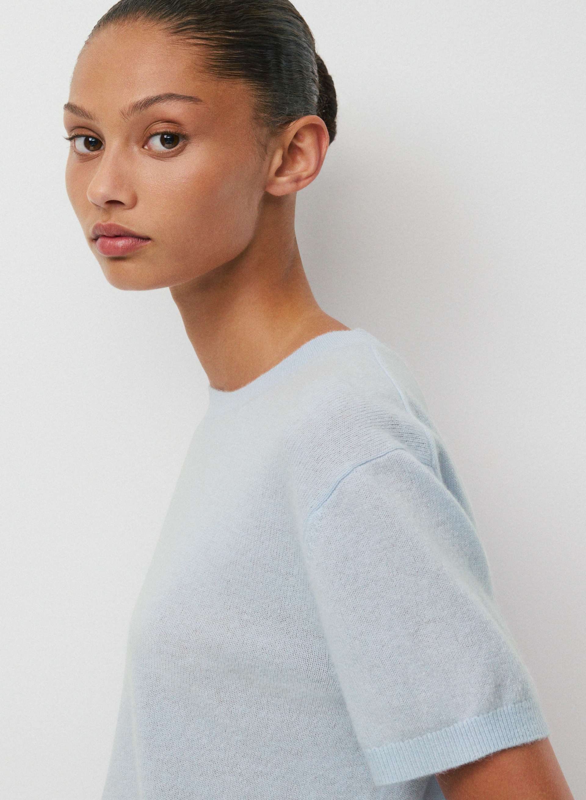 BARE CASHMERE BLOOR SHORTSLEEVE SWEATER | Aritzia