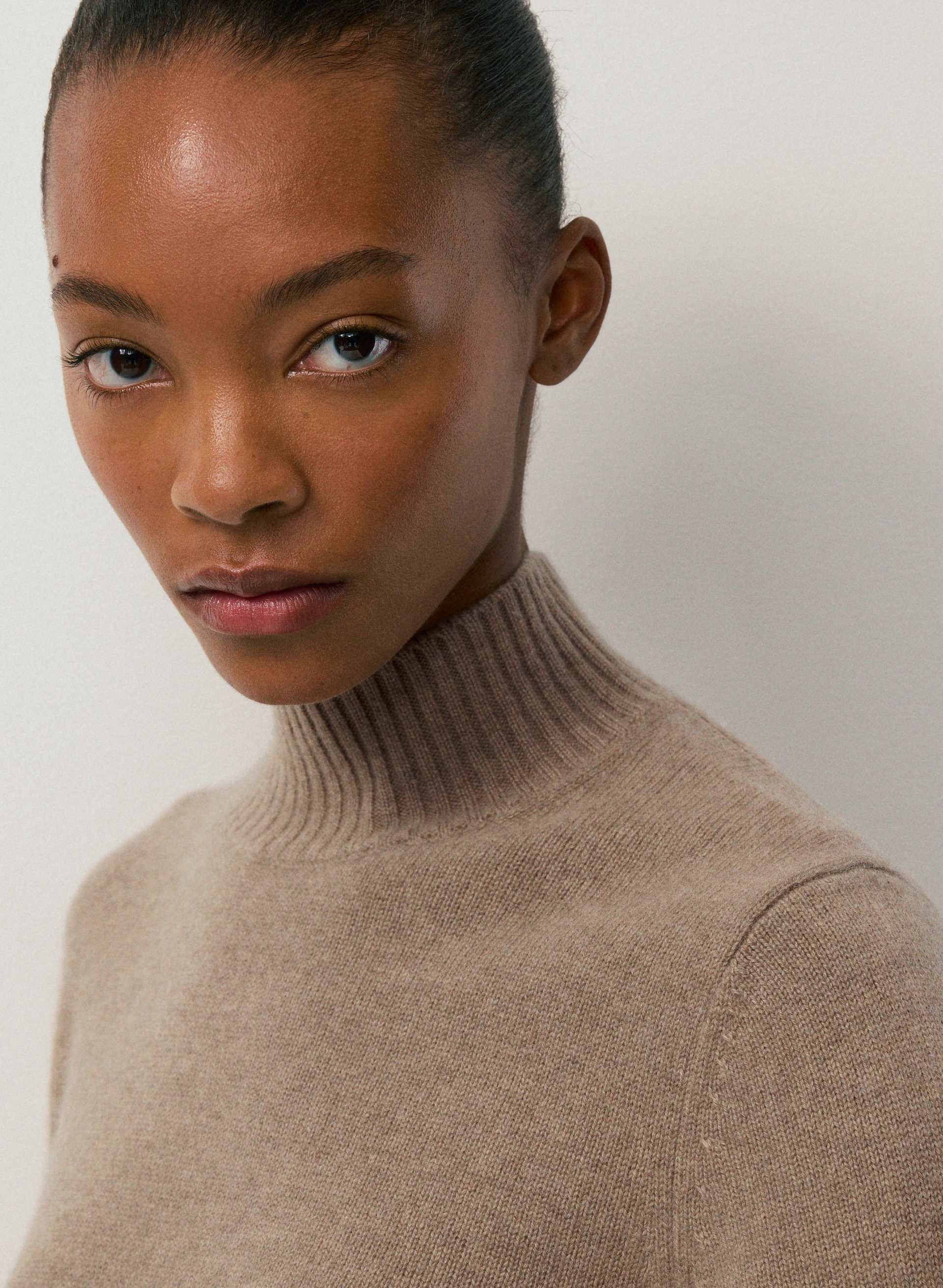 ESSENTIAL CASHMERE FOLIO MOCKNECK | Aritzia