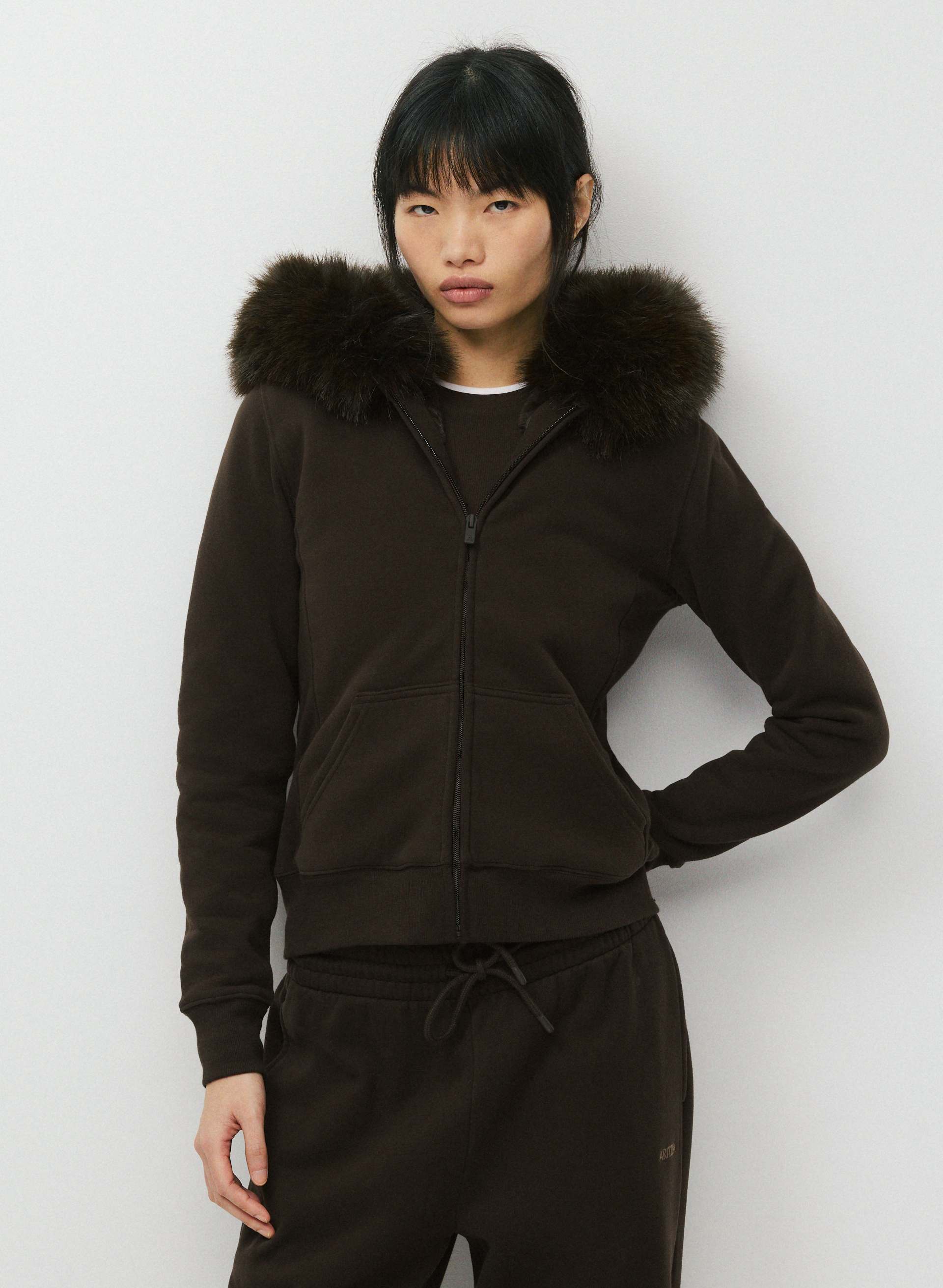 CHANDAIL SERRÉ CAP. F. ÉCL. - MOLL. DOUILLET | Aritzia