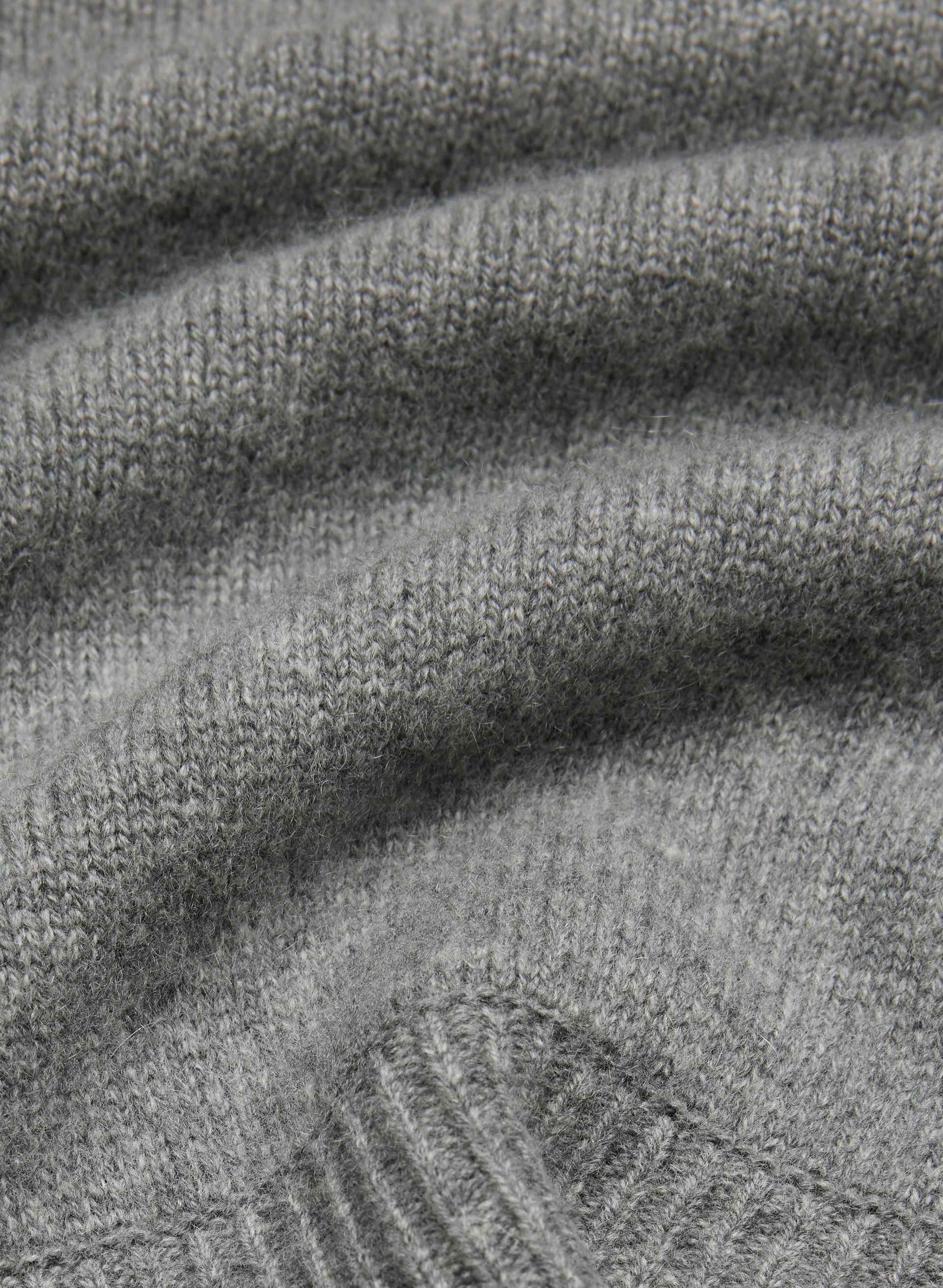 CHANDAIL GABLE - CACHEMIRE-LAINE ESSENTIAL | Aritzia