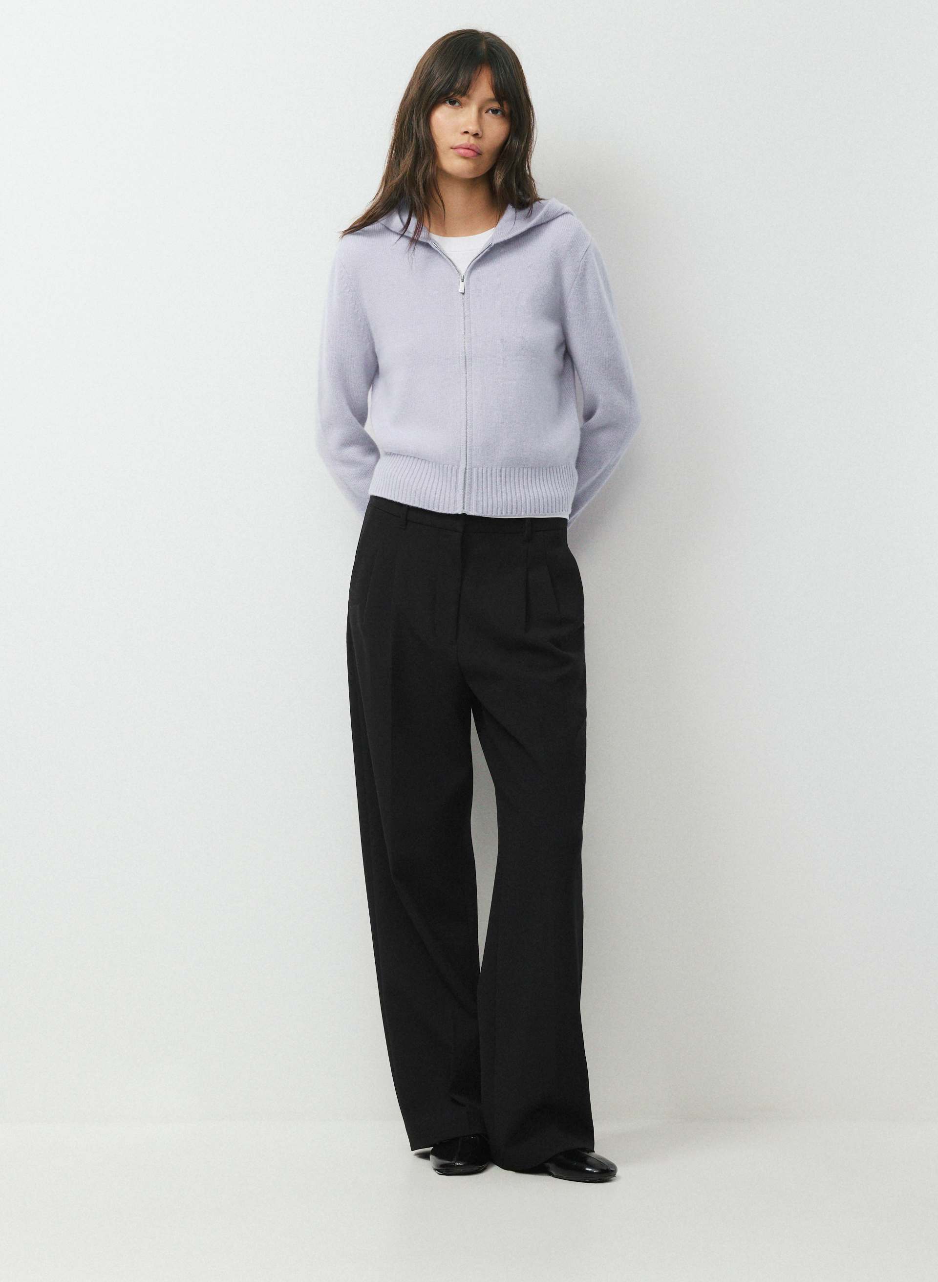ESSENTIAL CASHMERE IDYLLIC ZIP HOODIE - Midweight 100% cashmere zip-up hoodie. 