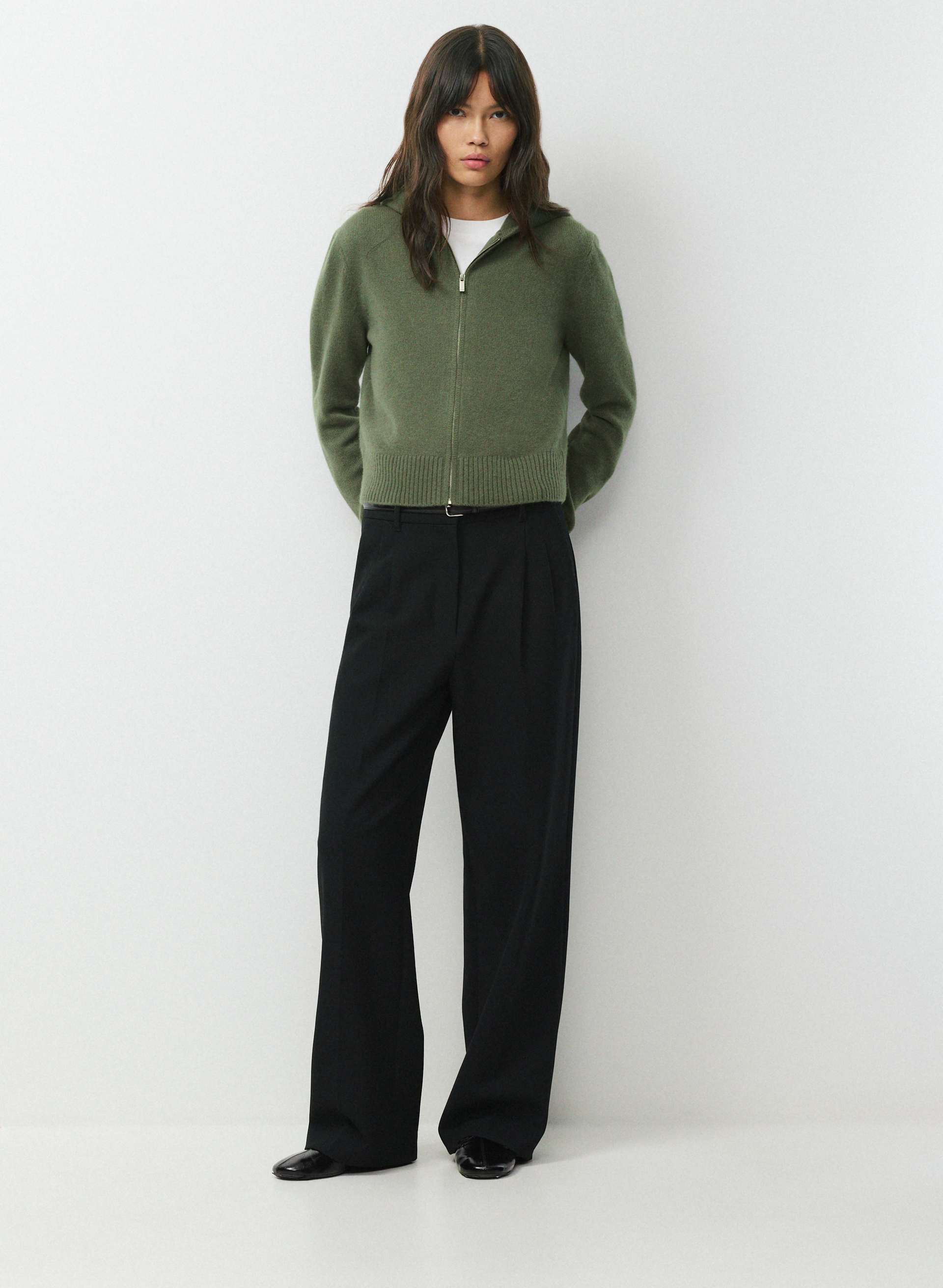 ESSENTIAL CASHMERE IDYLLIC ZIP HOODIE - Midweight 100% cashmere zip-up hoodie. 