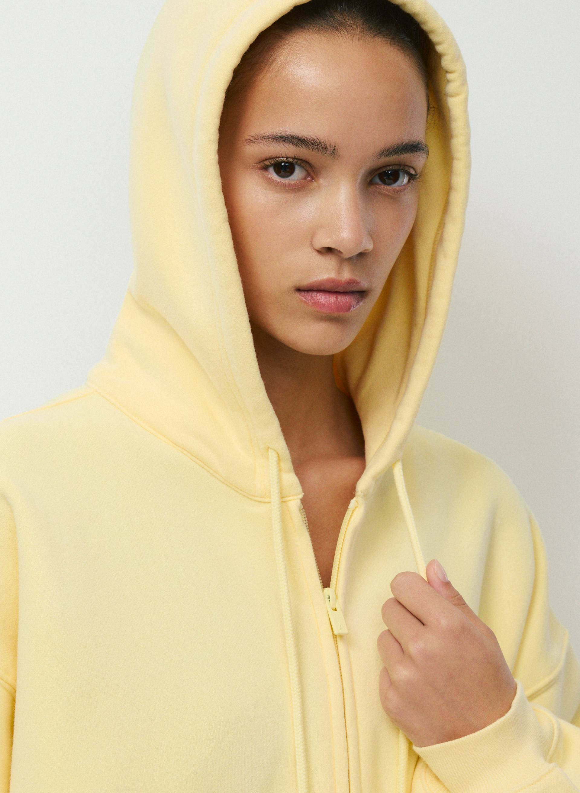 CHANDAIL MÉGA CAP. F. ÉCL. - MOLL. DOUILLET | Aritzia