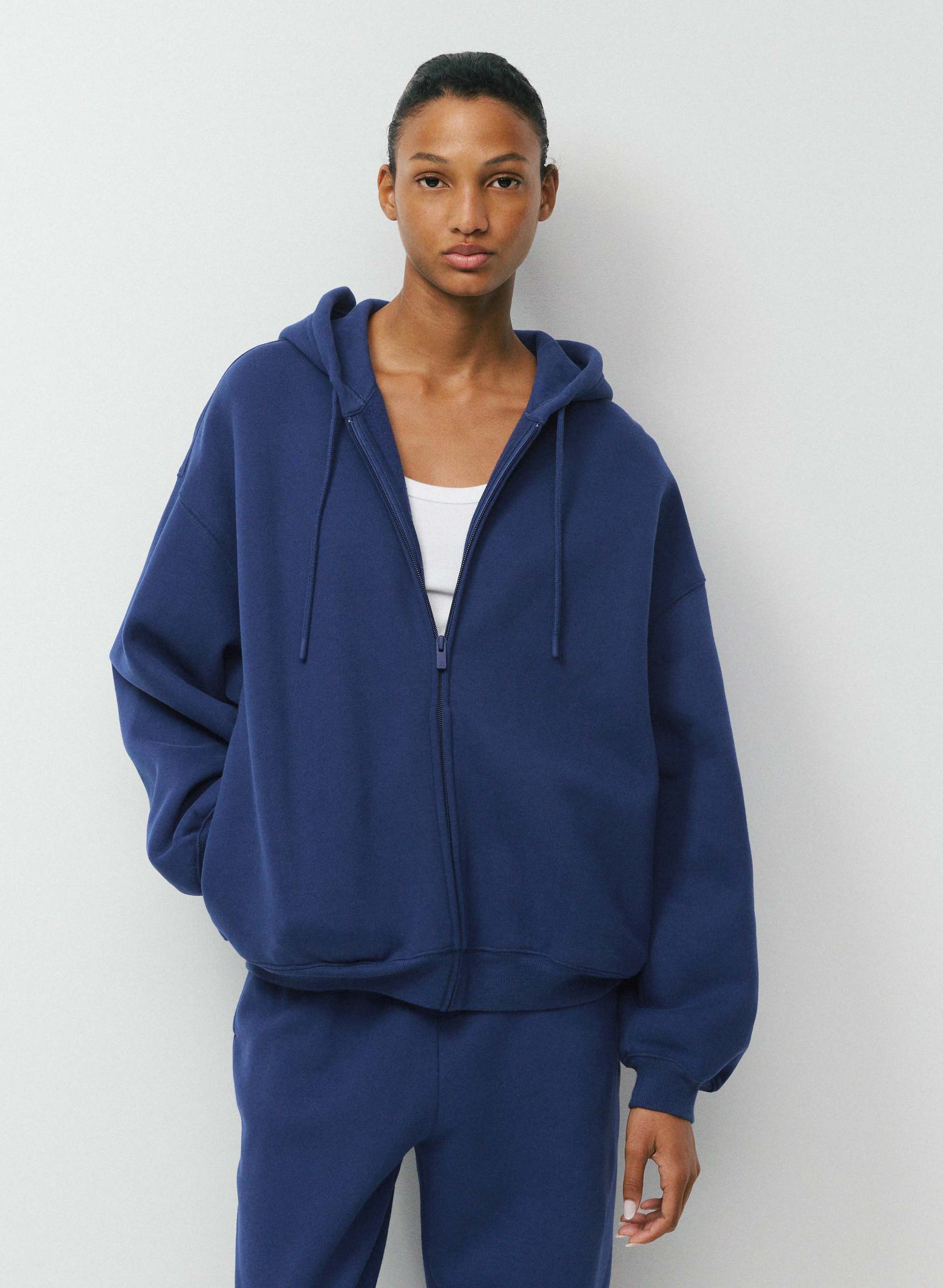 COZY SWEATFLEECE MEGA ZIP HOODIE | Aritzia
