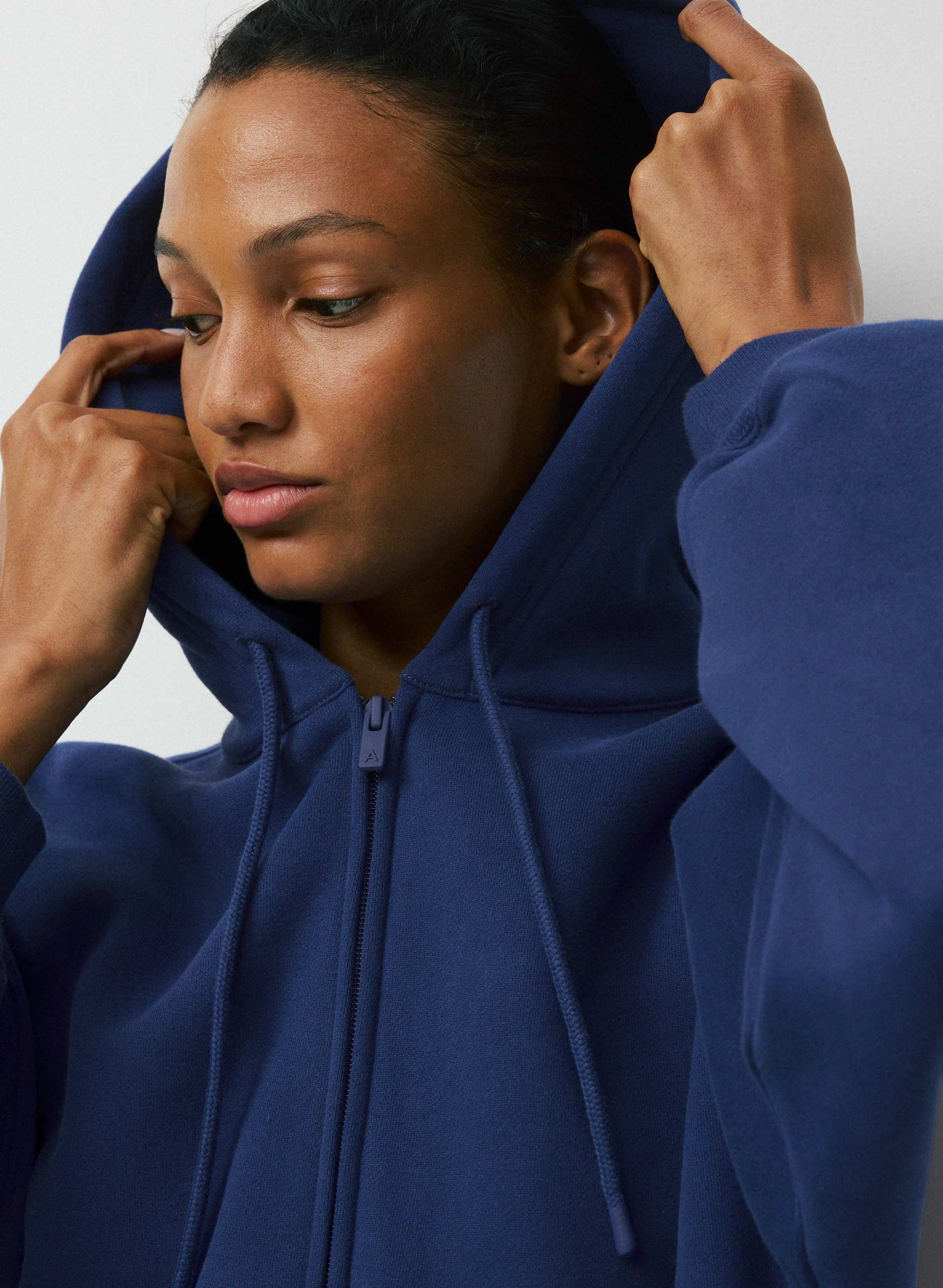 COZY SWEATFLEECE MEGA ZIP HOODIE | Aritzia