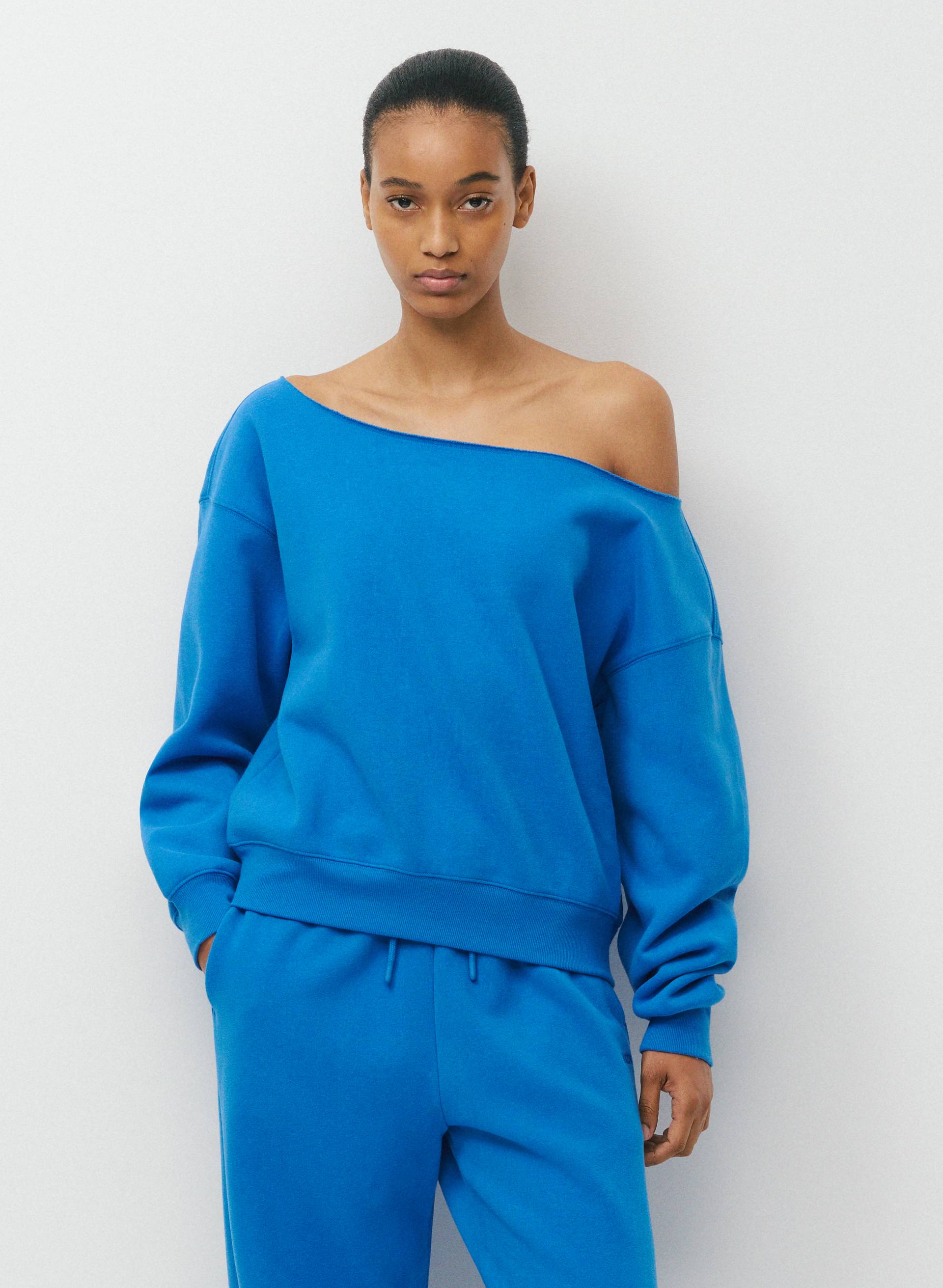COZY SWEATFLEECE BF OFF-SHOULDER SWEATSHIRT | Aritzia