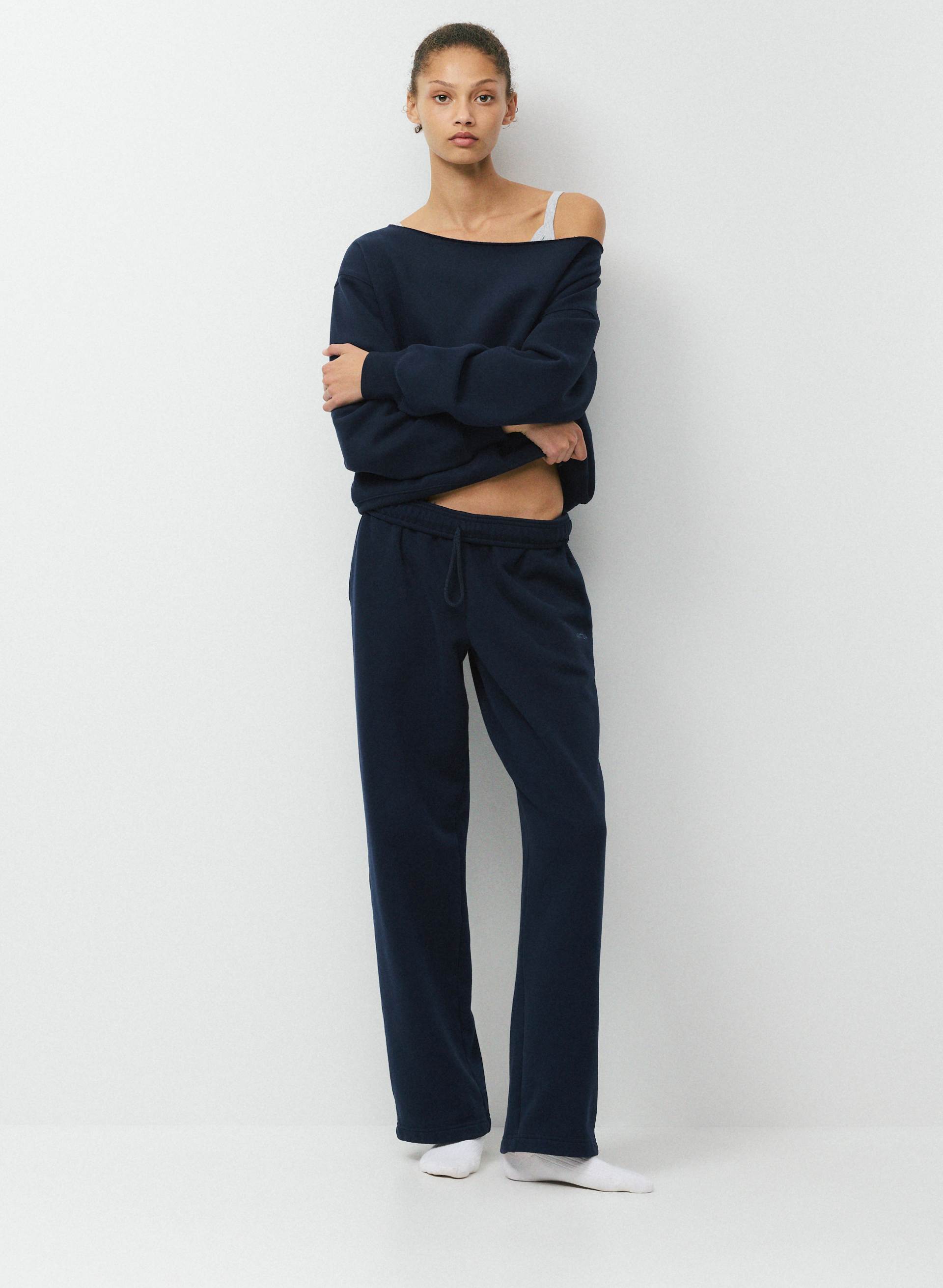 COZY SWEATFLEECE BF OFF-SHOULDER SWEATSHIRT - Relaxed off-shoulder fleece sweatshirt. 