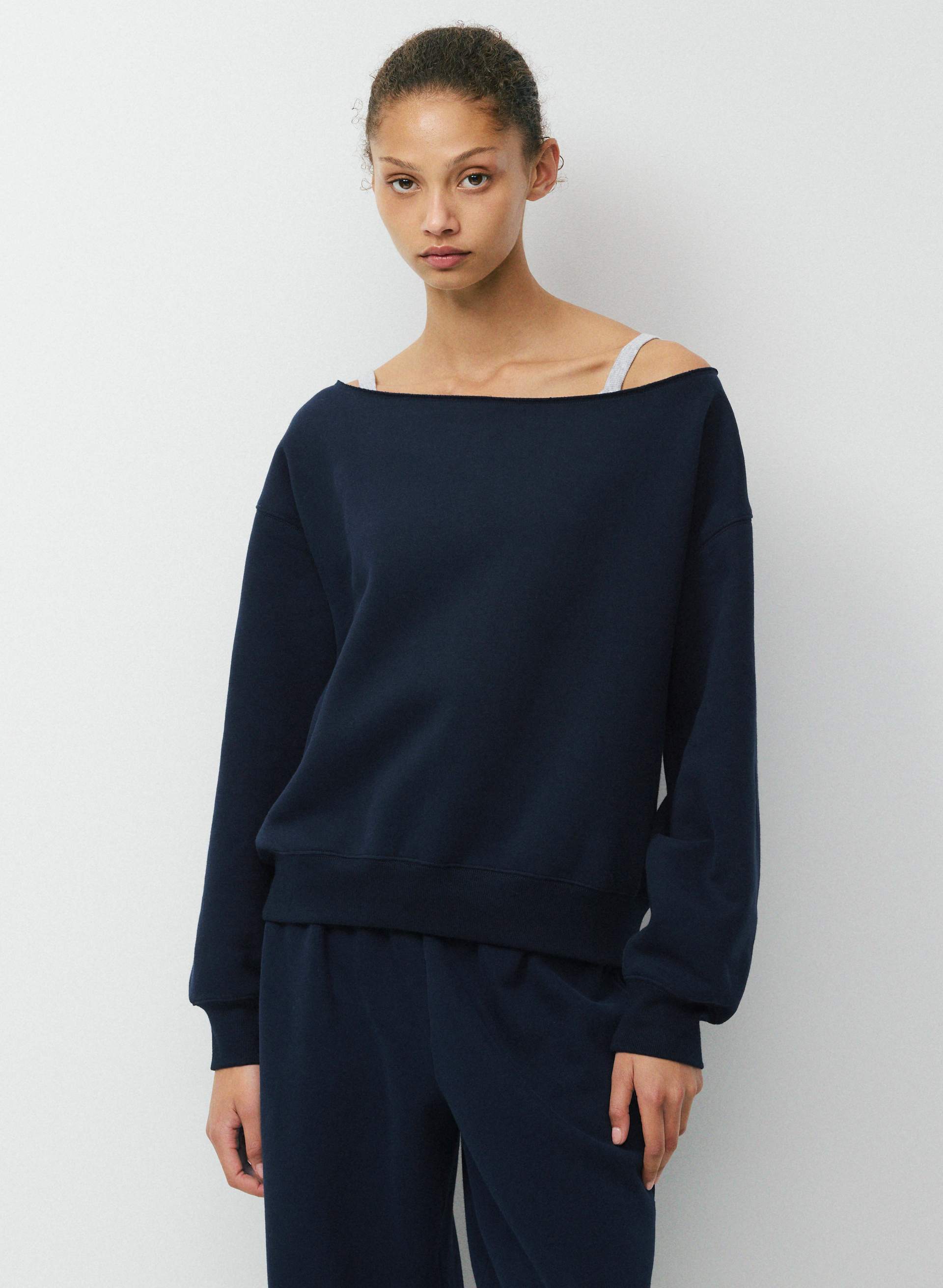 COZY SWEATFLEECE BF OFF-SHOULDER SWEATSHIRT | Aritzia