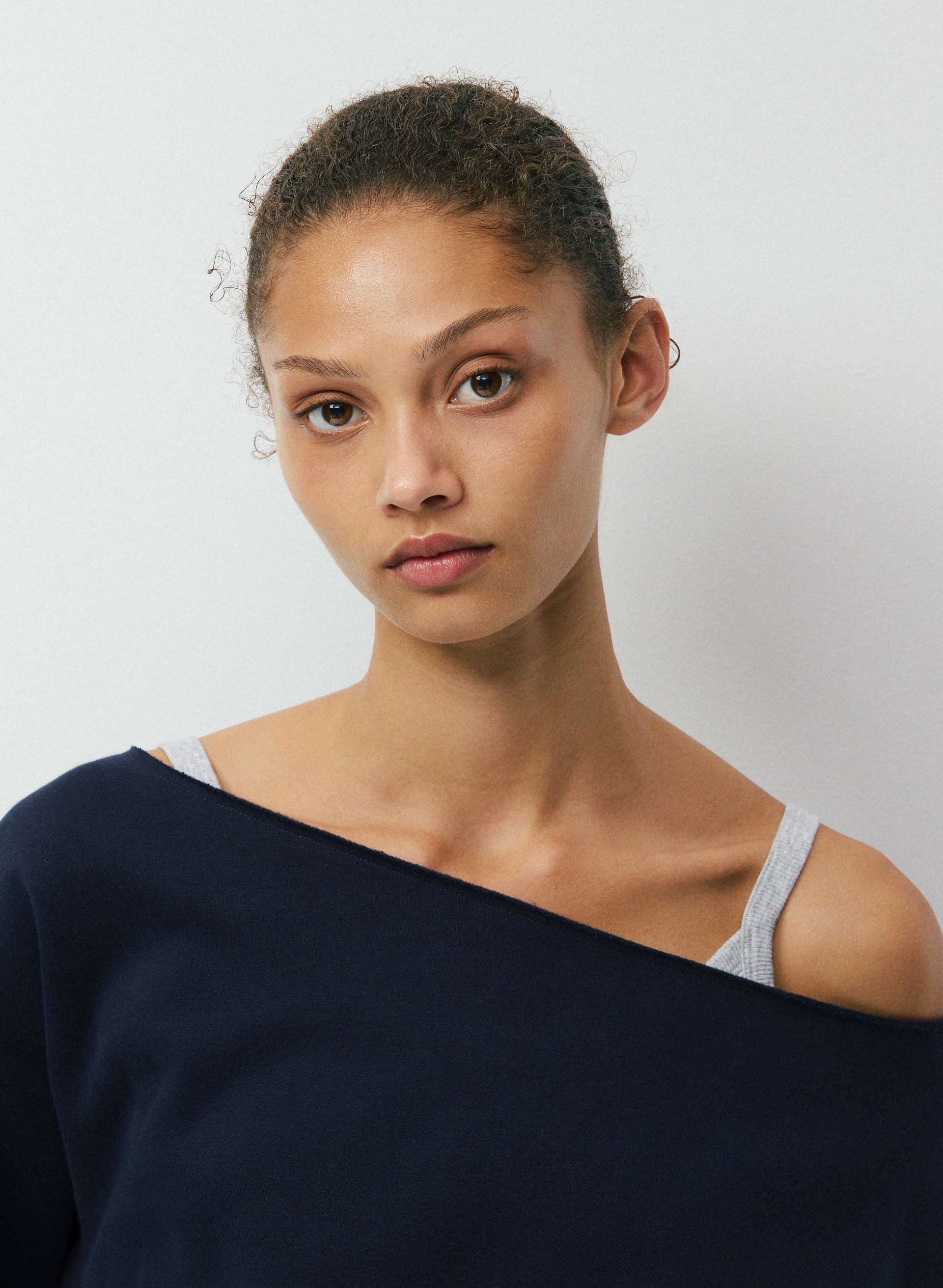 COZY SWEATFLEECE BF OFF-SHOULDER SWEATSHIRT | Aritzia
