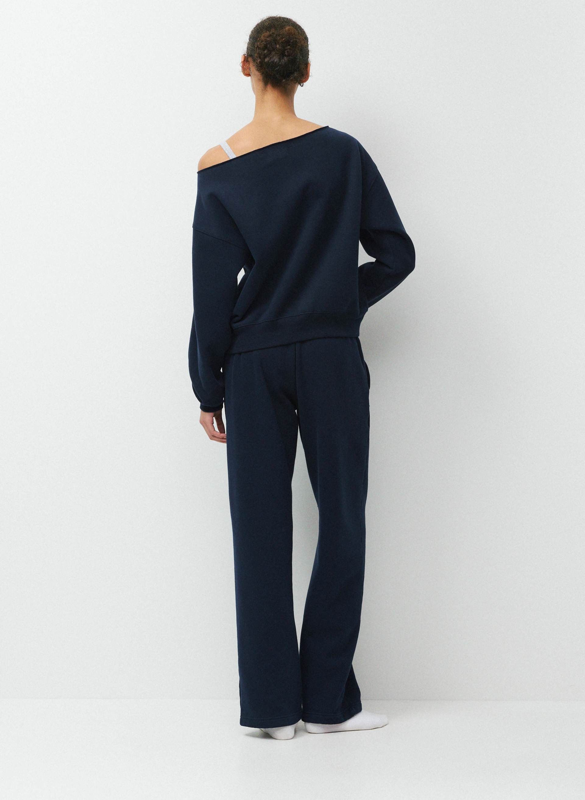 COZY SWEATFLEECE BF OFF-SHOULDER SWEATSHIRT | Aritzia