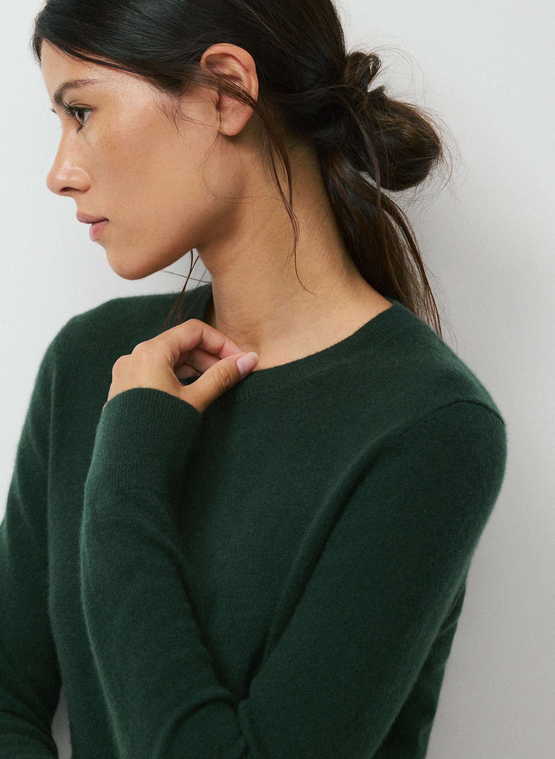 BARE CASHMERE SHOWCASE SWEATER | Aritzia